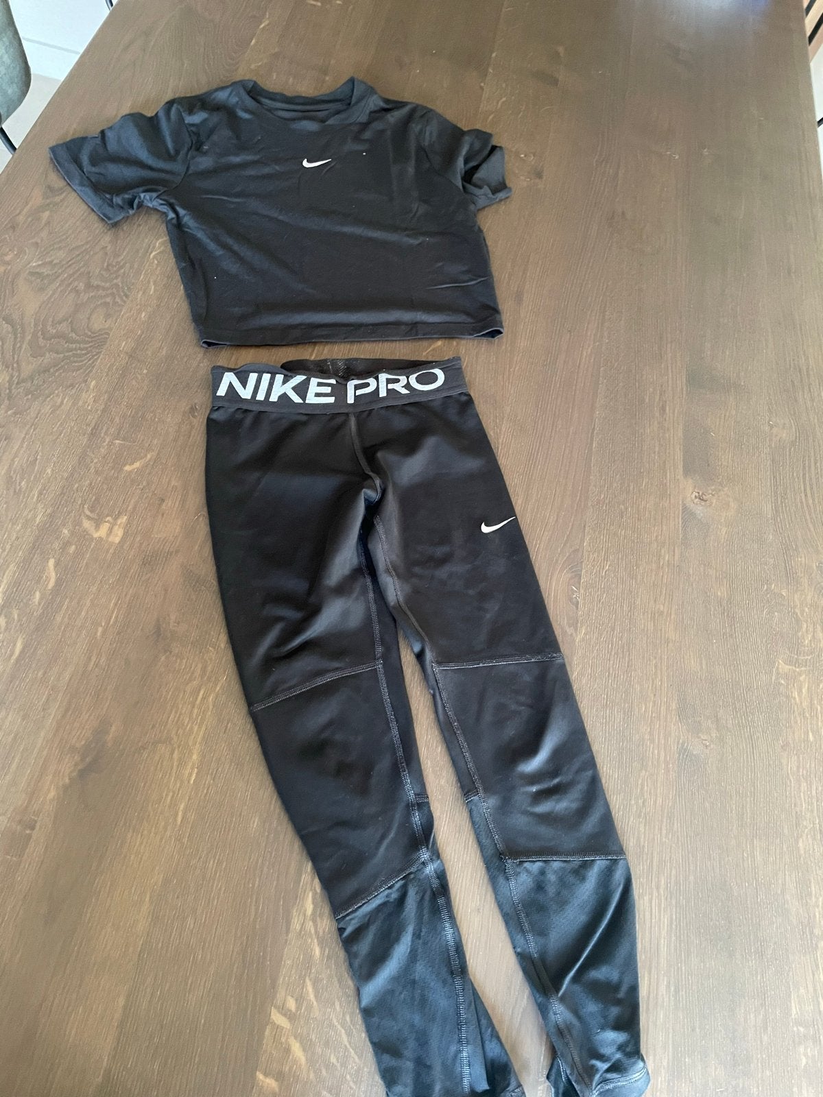 Nike sportsetje: legging en kort shirt (maat S), Ophalen, Zwart, Fitness of Aerobics, Maat 36 (S)