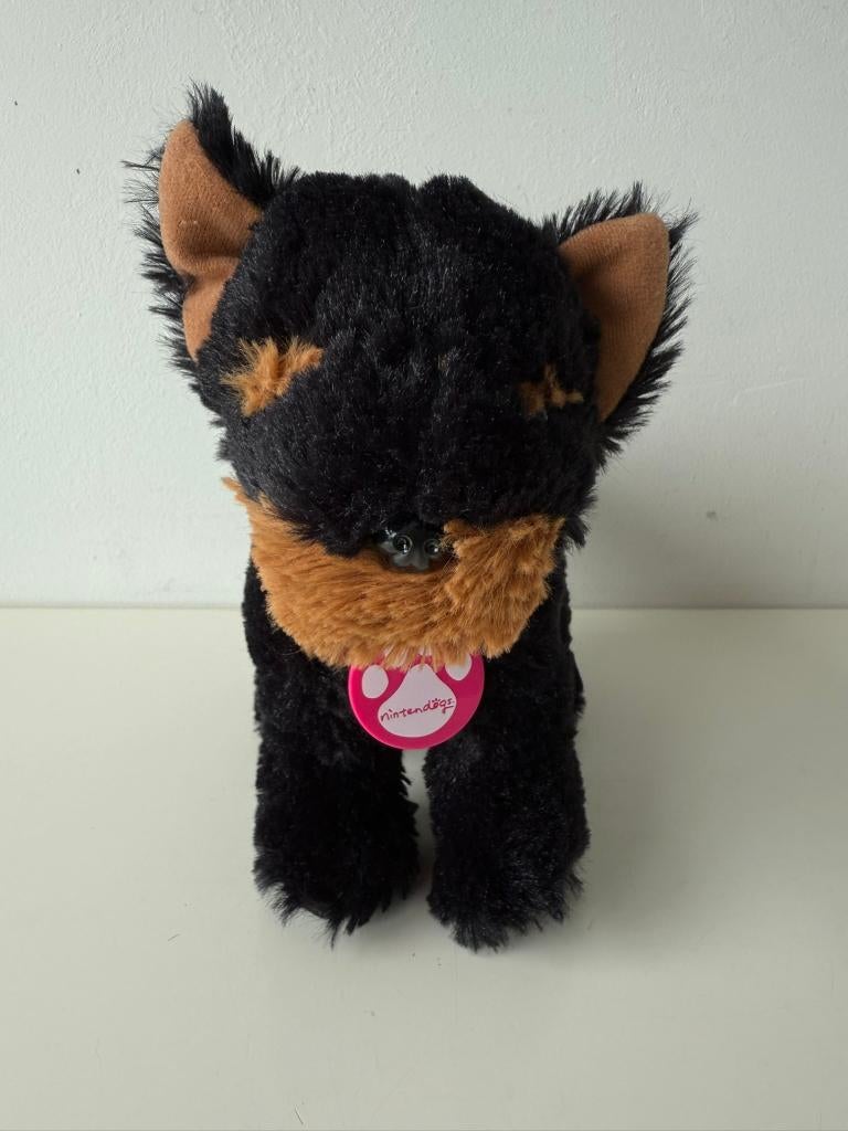 Knuffel hond Rottweiler 20 cm met roze halsband / Nintendogs, Ophalen of Verzenden, Zo goed als nieuw, Hond