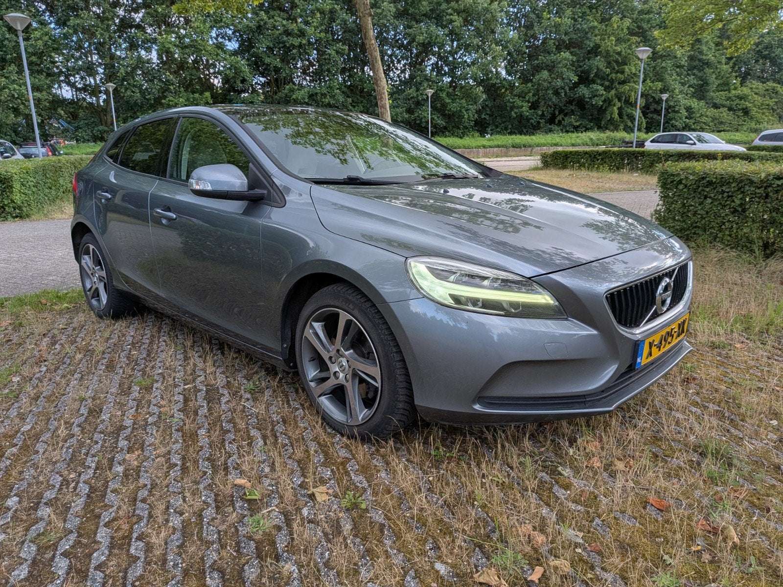 Volvo V40 2.0 T2 122PK 2019 Grijs, Voorwielaandrijving, 4 cilinders, 122 pk, 14 km/l