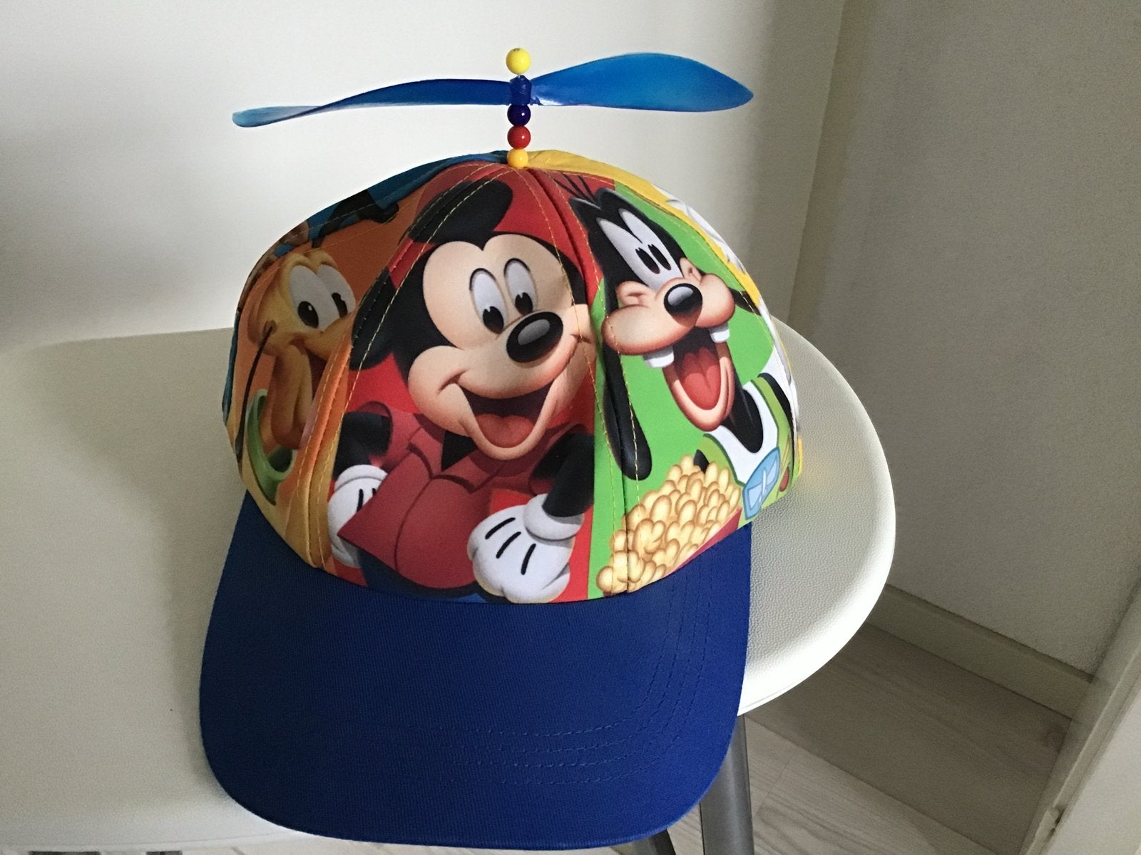 Disney Parks Pet met propeller - Mickey & vrienden, Ophalen of Verzenden, Overige figuren, Nieuw, Kleding of Textiel