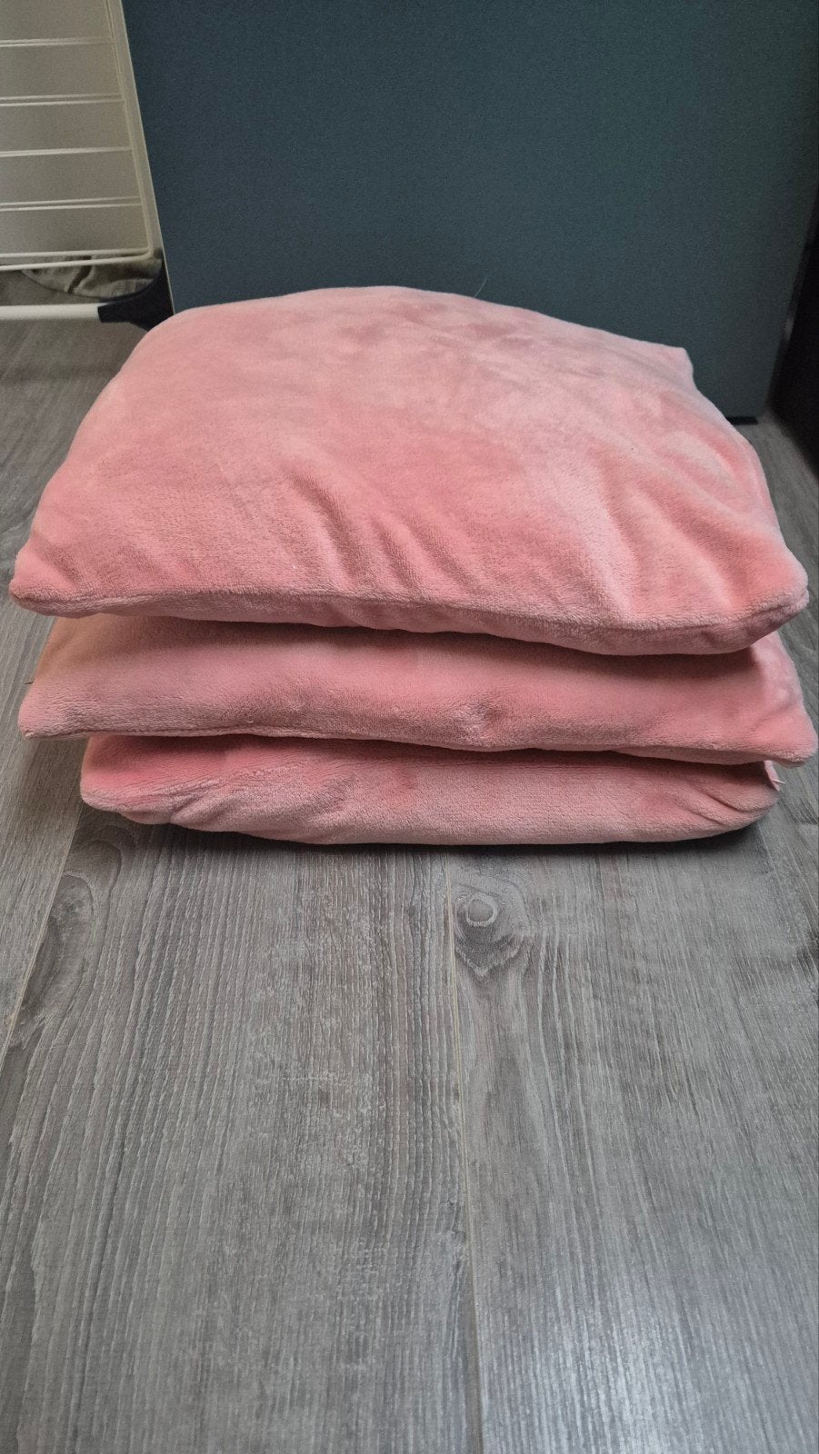 3 roze decoratie kussens 40 bij 40, Huis en Inrichting, Ophalen of Verzenden, Zo goed als nieuw, Roze, Vierkant