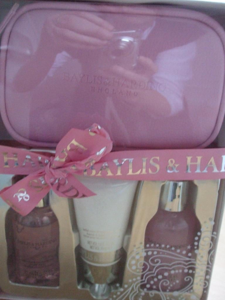 Te koop geschenkset van "Baylis & Harding".(nieuw)., Sieraden, Tassen en Uiterlijk, Uiterlijk | Lichaamsverzorging, Nieuw, Bad & Douche