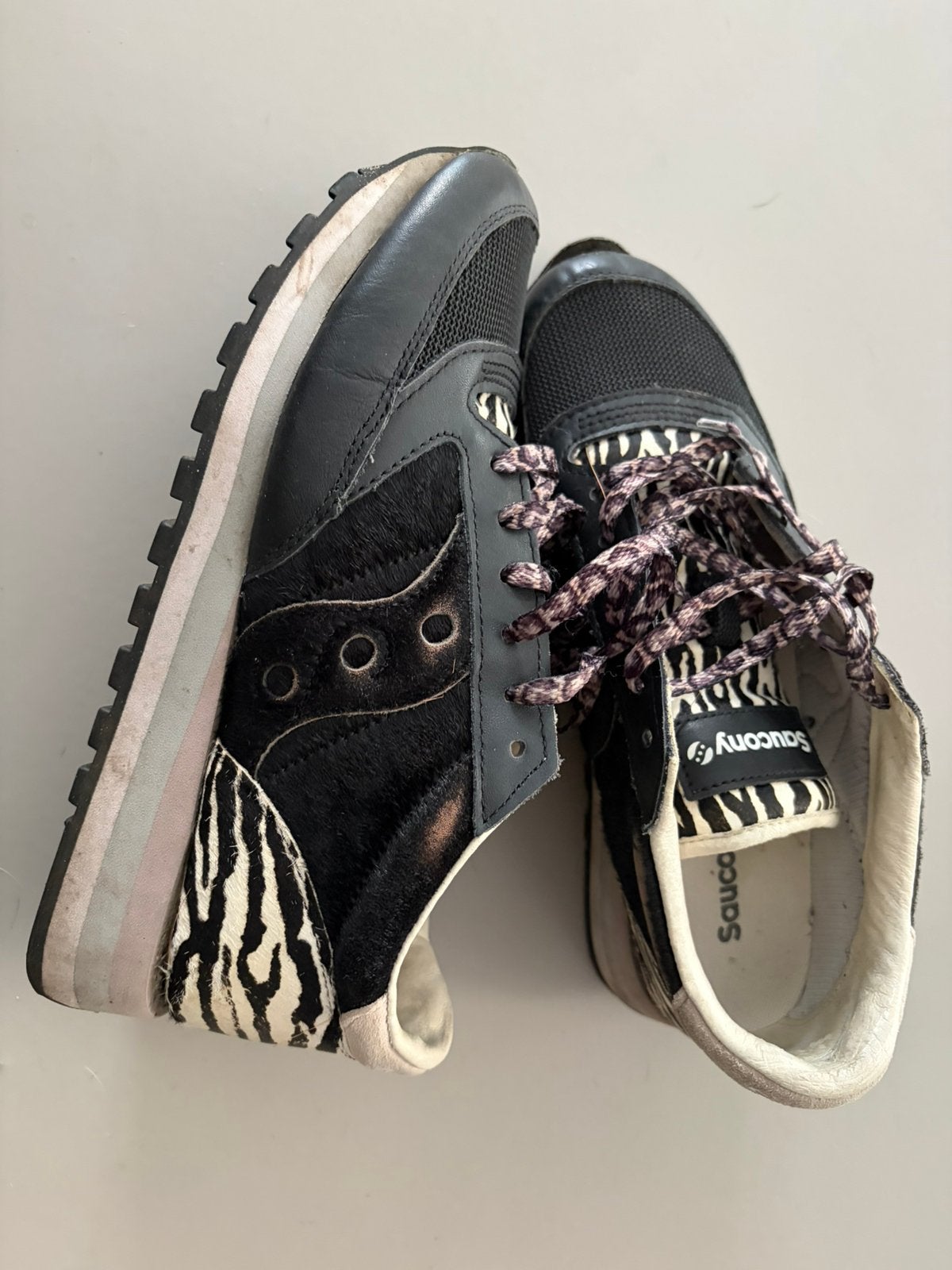 Saucony sneakers zebraprint – maat 40,5 (vallen klein), Zwart, Ophalen of Verzenden, Sneakers of Gympen, Gedragen