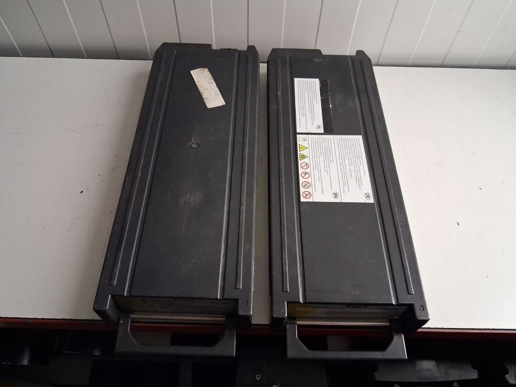 2 stuks defecte fiets accu's TranzX BL01 JD-PST 24volt, Fietsen en Brommers, Fietsaccessoires | Fietsaccu's, Ophalen of Verzenden