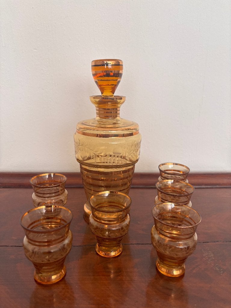 Art Deco likeurset, karaf + 6 glaasjes, amberkleurig glas., Antiek en Kunst, Ophalen of Verzenden