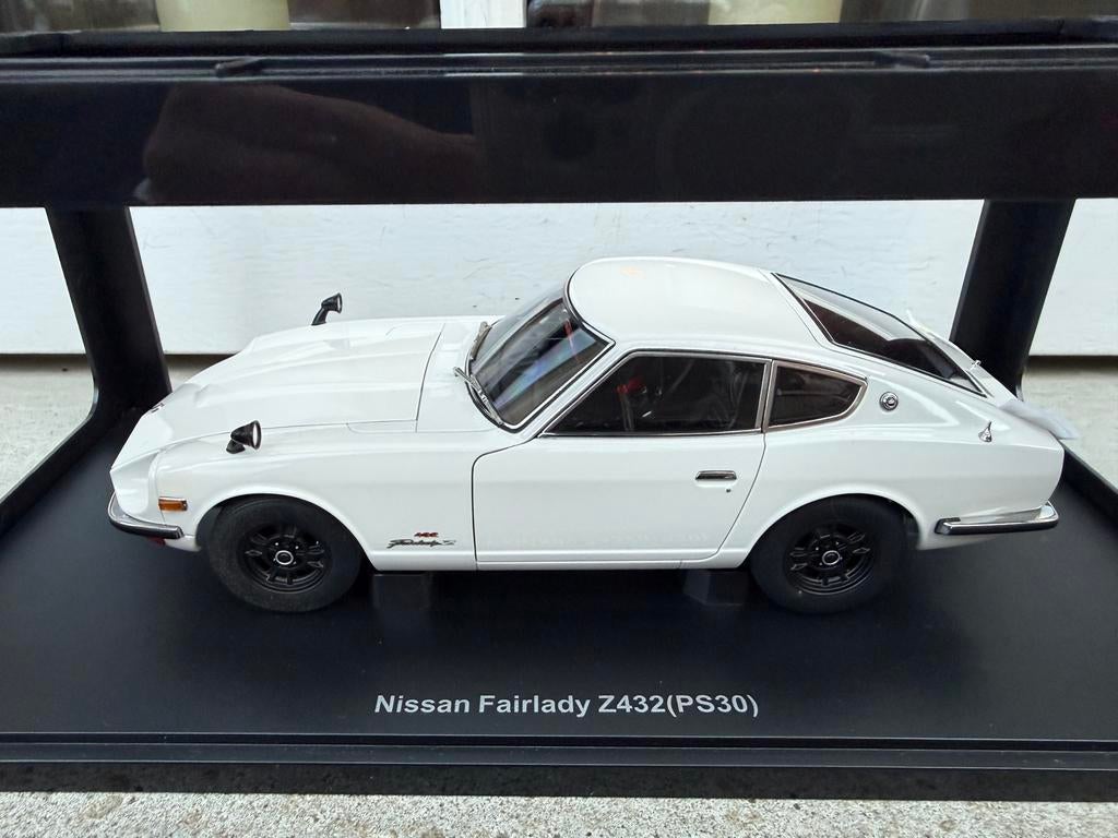 1:18 Datsun Nissan Fairlady Z432 (PS30) wit Autoart 77438, Auto, Autoart, Nieuw, Ophalen of Verzenden
