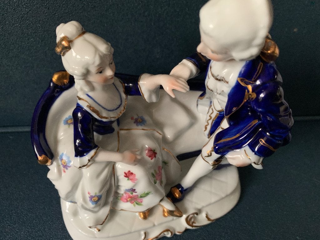 Brocante Oostenrijks porseleinen beeld in fraaie kleuren, Verzamelen, Ophalen of Verzenden, Zo goed als nieuw, Mens