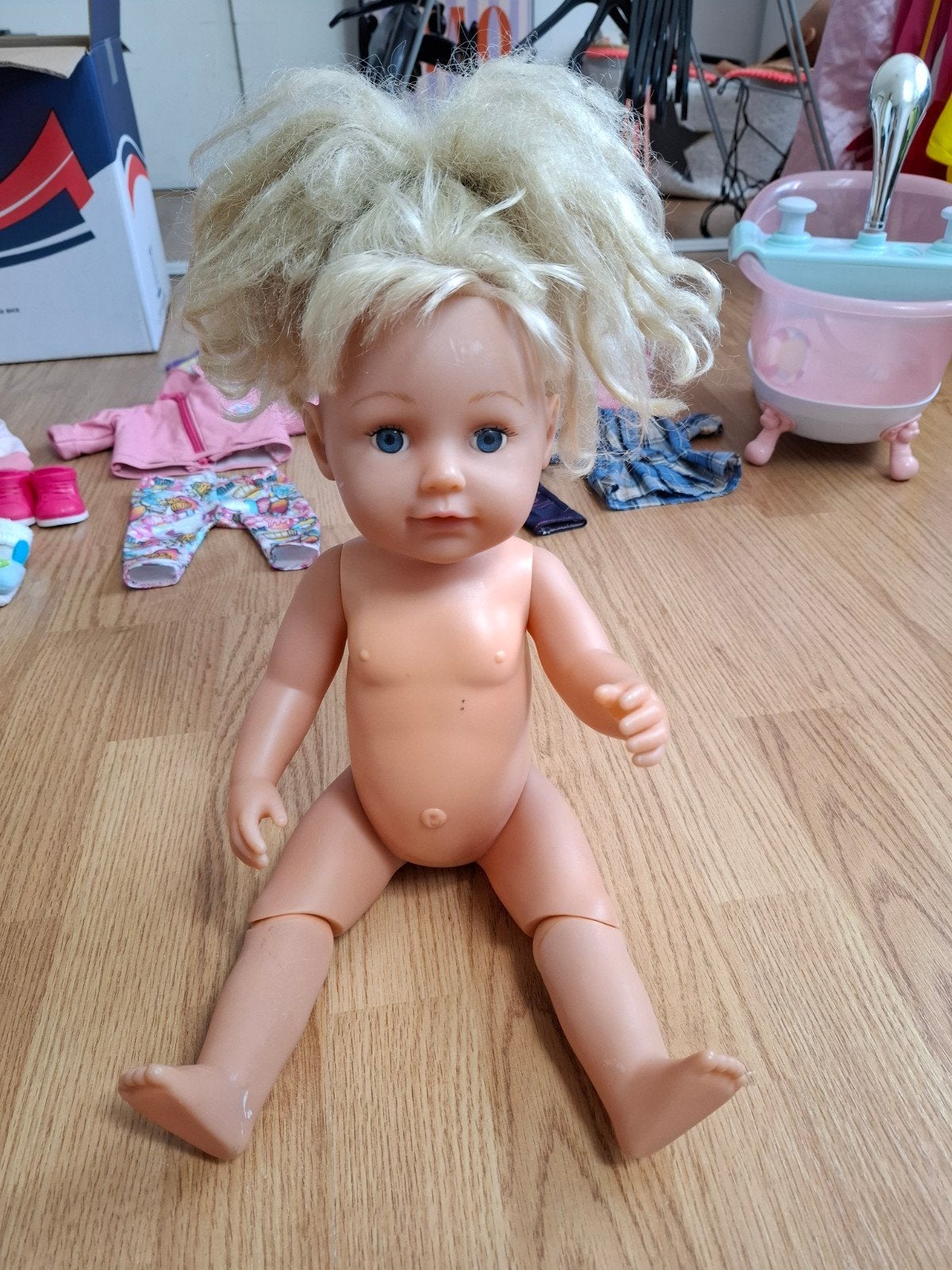 Moet weg. Baby Born pop met veel kleding en accessoires, Kinderen en Baby's, Speelgoed | Poppen, Ophalen of Verzenden, Zo goed als nieuw