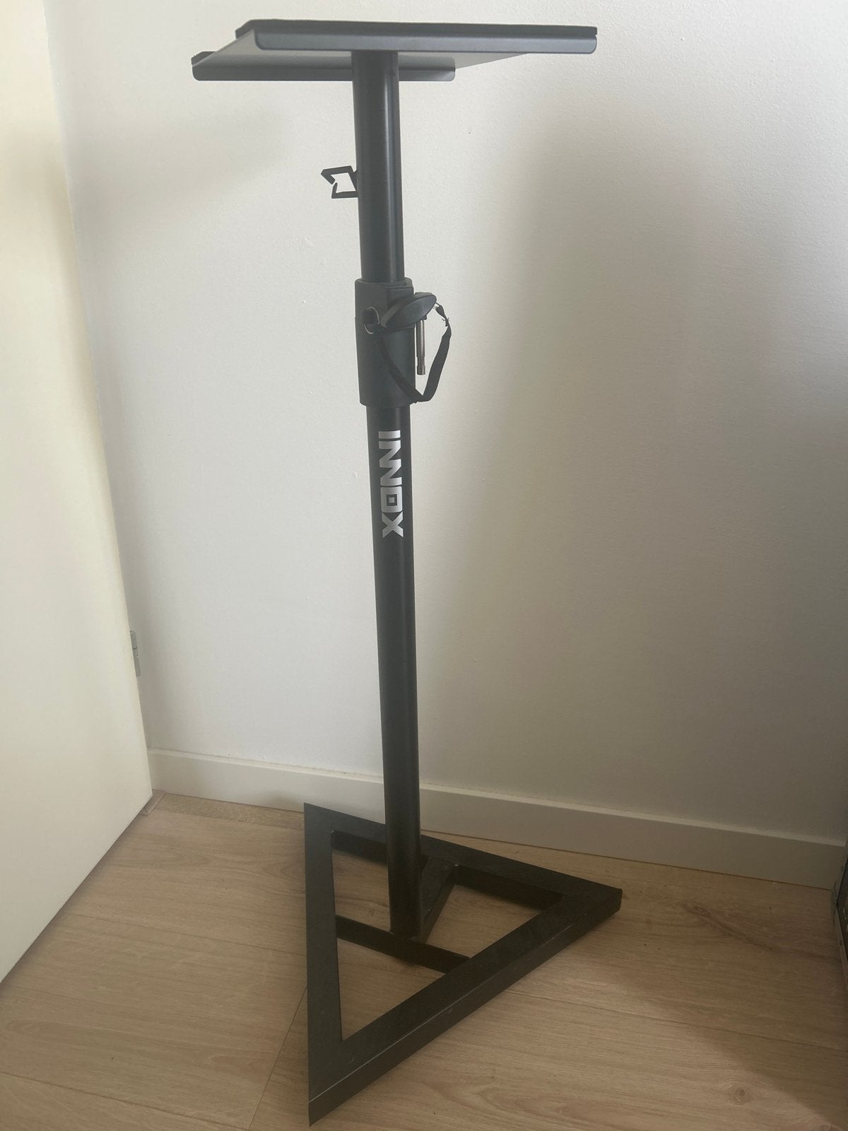 Innox Speakerstandaard - Verstelbaar 92-144cm, Ophalen, Gebruikt, Instrumentstandaard, Speaker