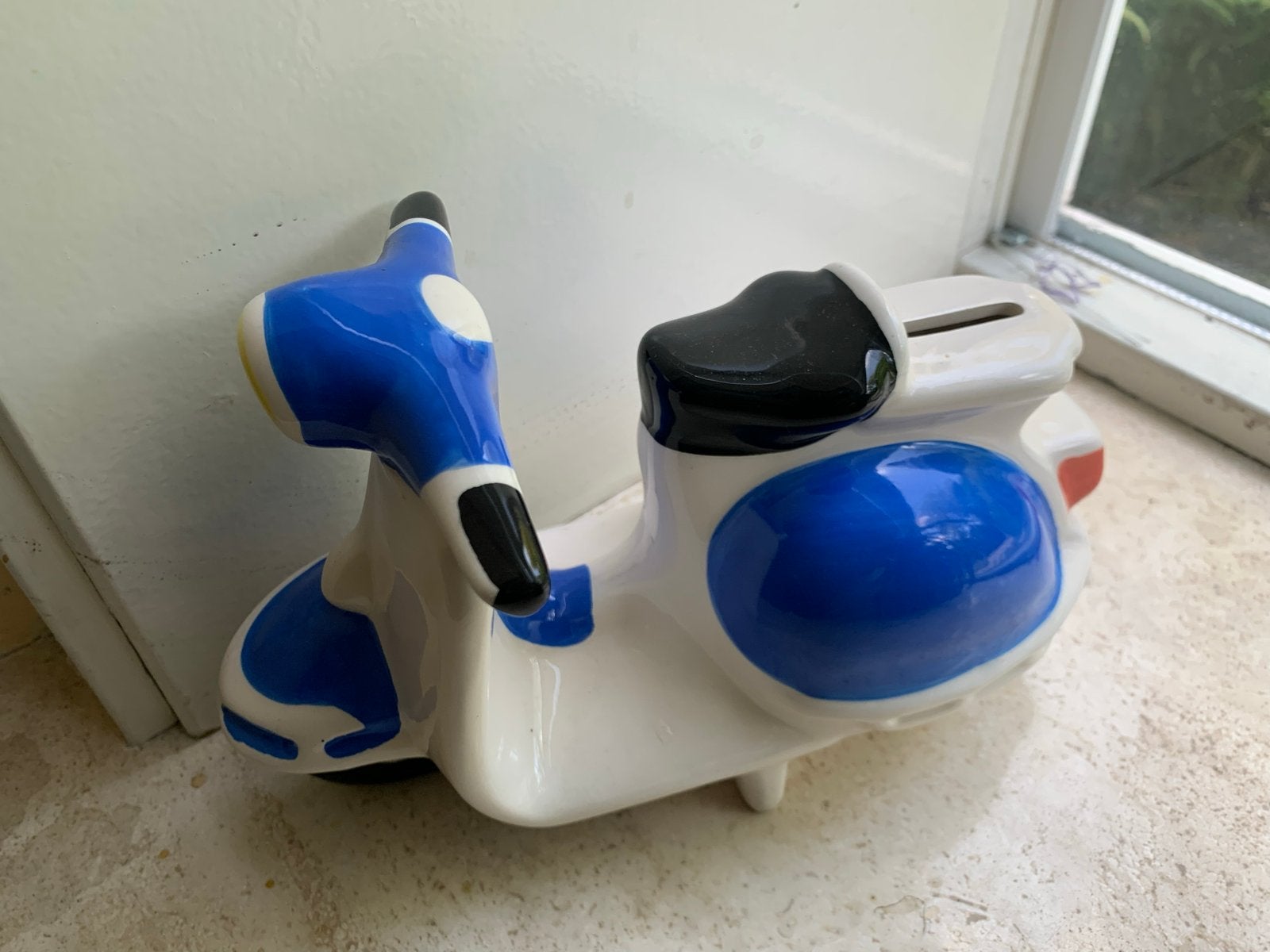 Keramische spaarpot in Vespa-stijl, blauw/wit, Ophalen of Verzenden, Zo goed als nieuw, Steen, Aardewerk of Keramiek