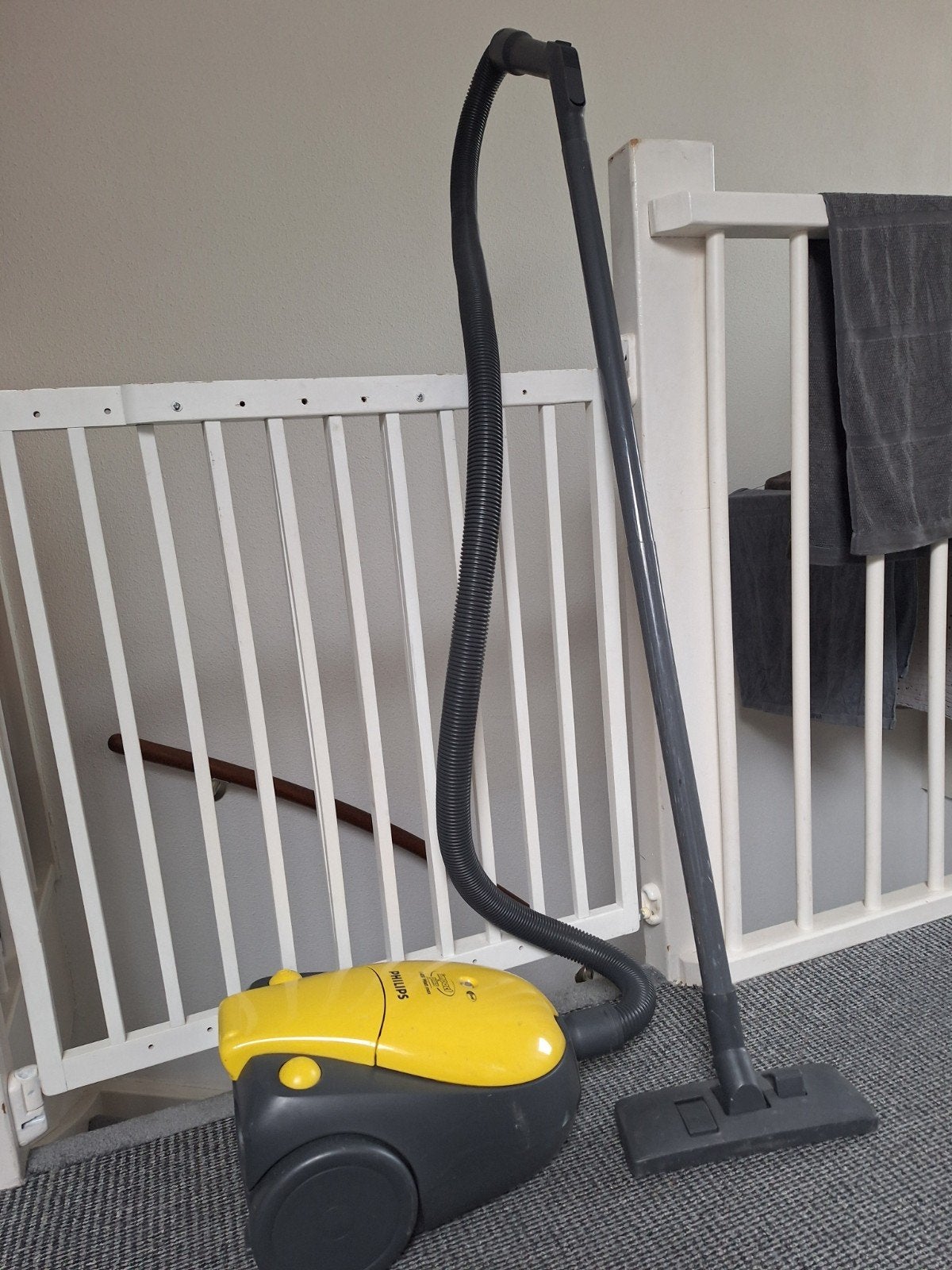 Philips Impact Plus stofzuiger 1400W - Werkt perfect!, Gebruikt, Philips, Geschikt voor harde vloeren, Sledestofzuiger