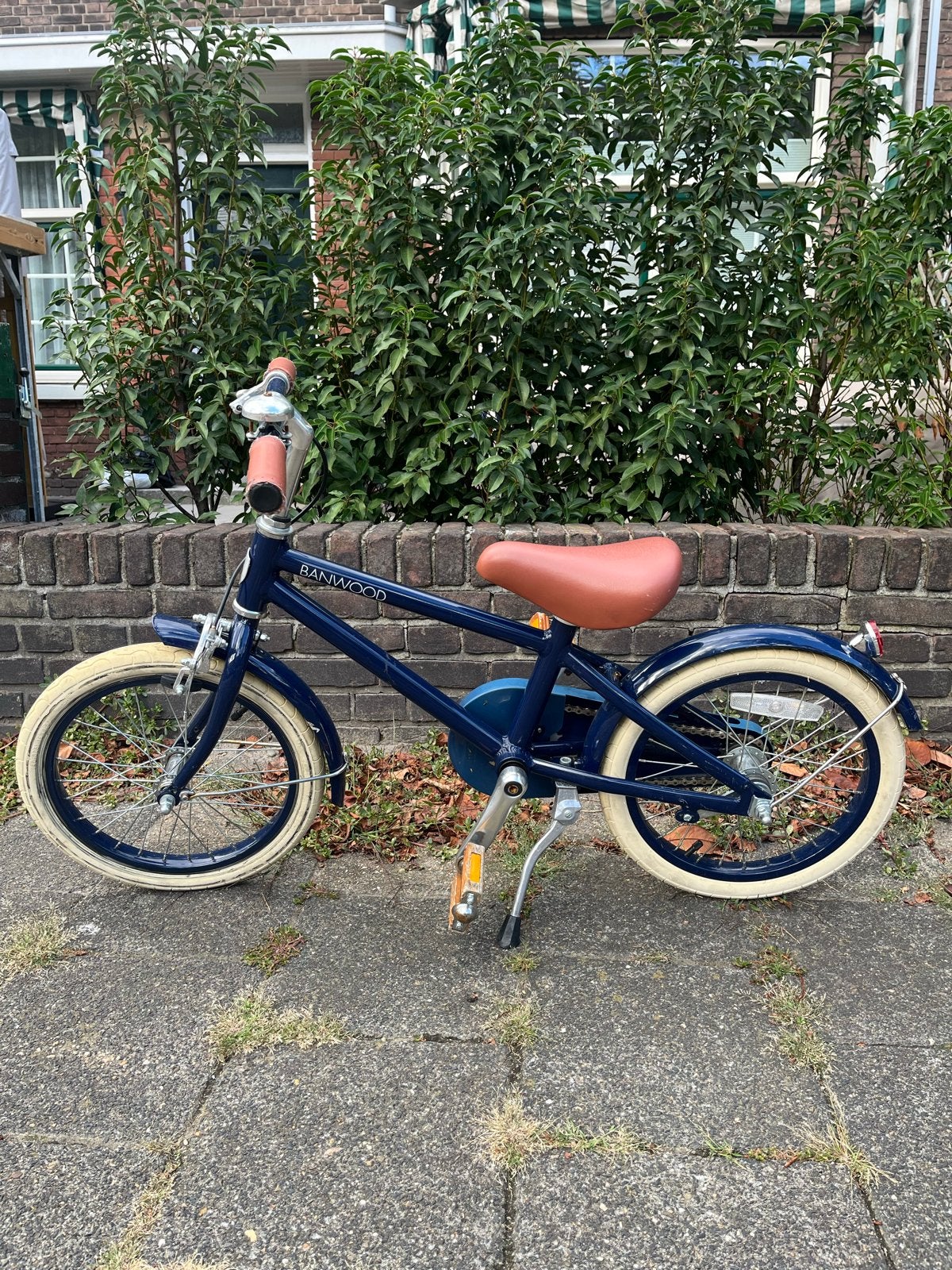 Banwood Classic kinderfiets 16 inch met helm - Navy Blue, Fietsen en Brommers, Ophalen, Gebruikt, Terugtraprem, 16 tot 20 inch