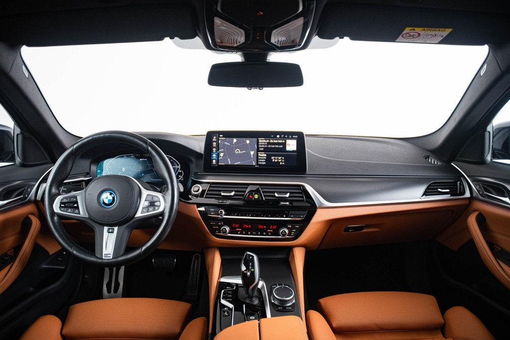 BMW 5-serie 545e xDrive M Sport - Schuif/kanteldak - Head up, Auto's, BMW, 12 maanden, Gebruikt, Euro 6, 394 pk