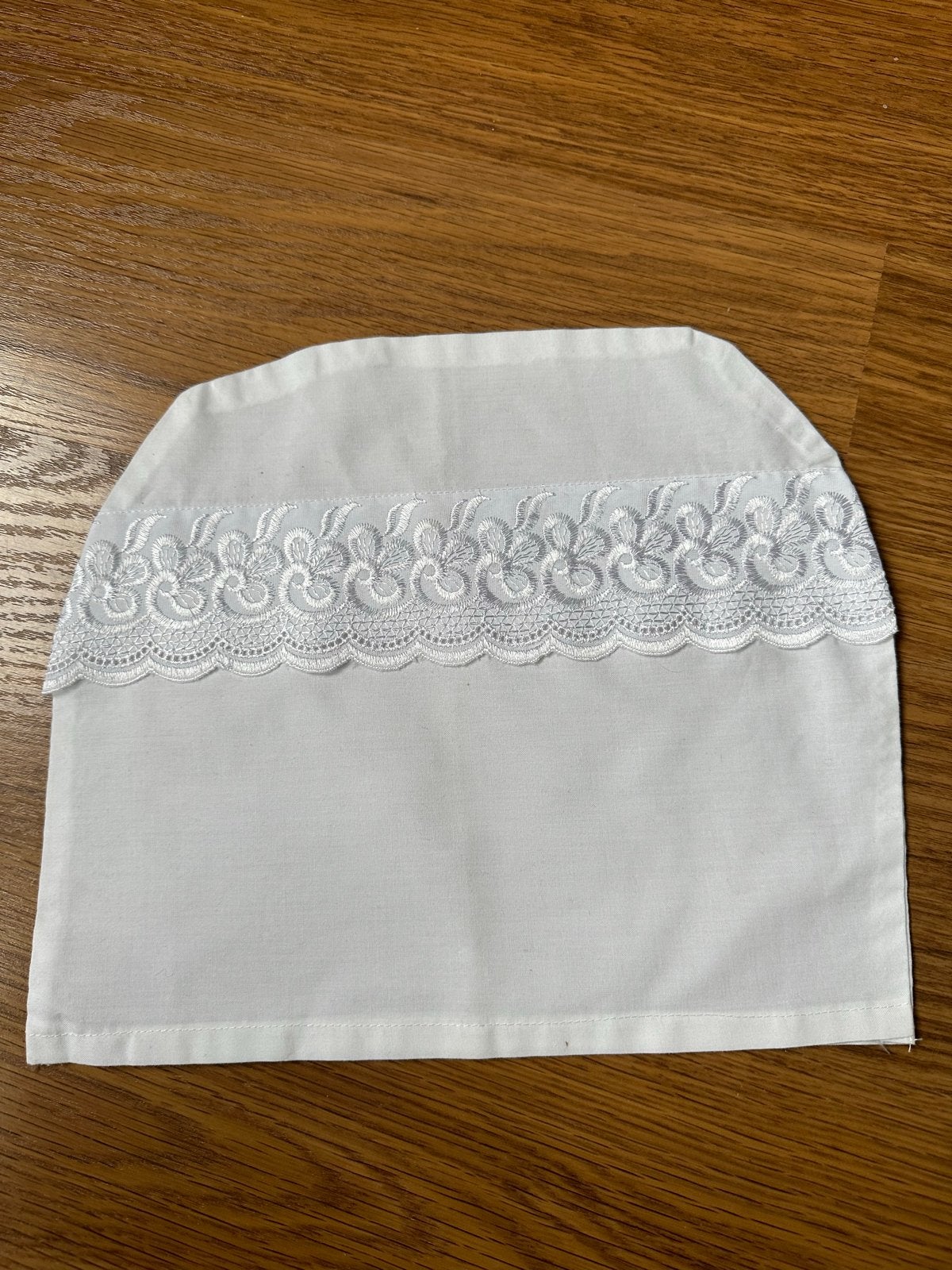 Wit baby kussensloopje met kant, Gebruikt, Jongetje of Meisje, Ophalen of Verzenden, Wieg