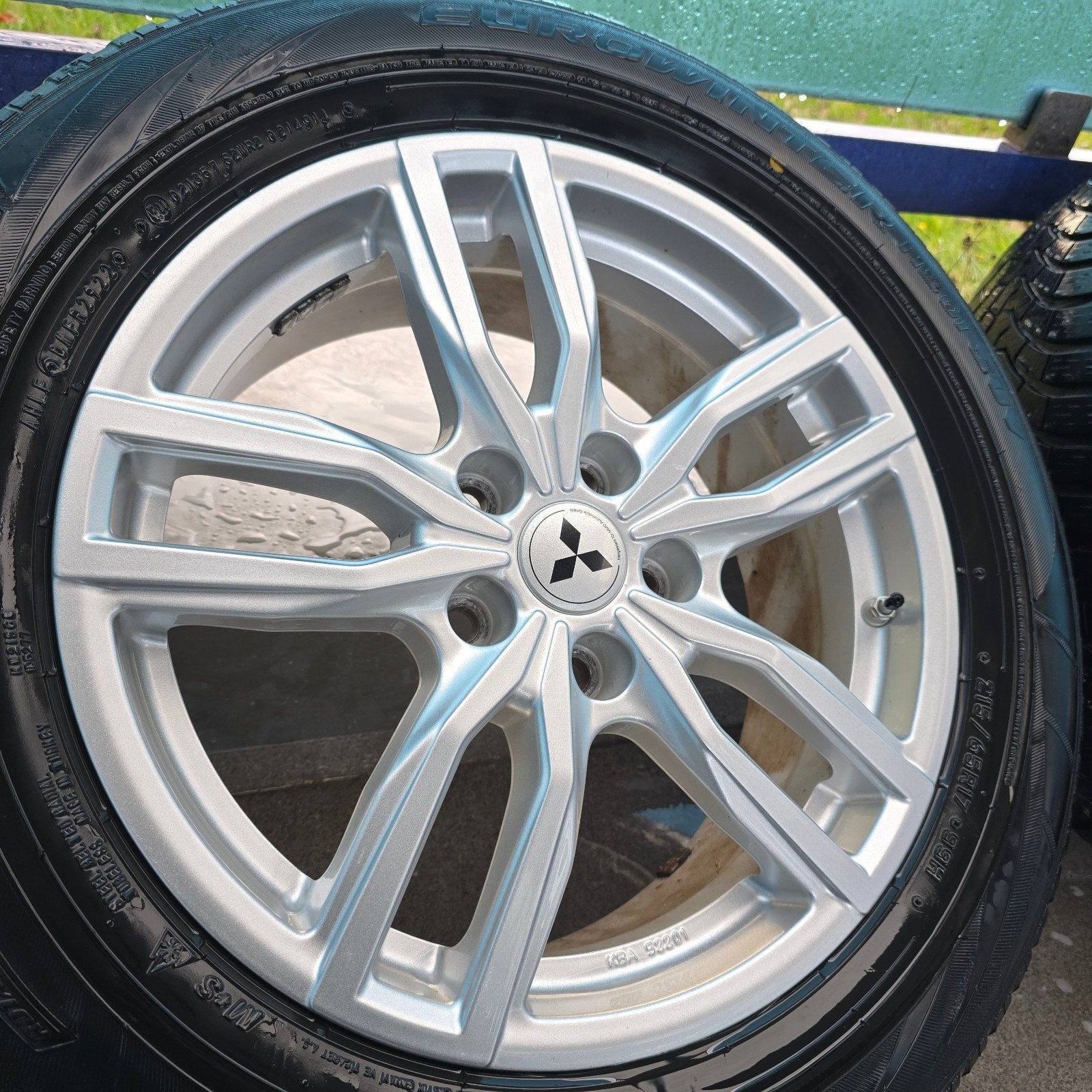 Origineel Mitsubishi Outlander winterset 215-65-17 TPMS, Auto-onderdelen, Banden en Velgen, Band(en), Winterbanden, 17 inch, 215 mm