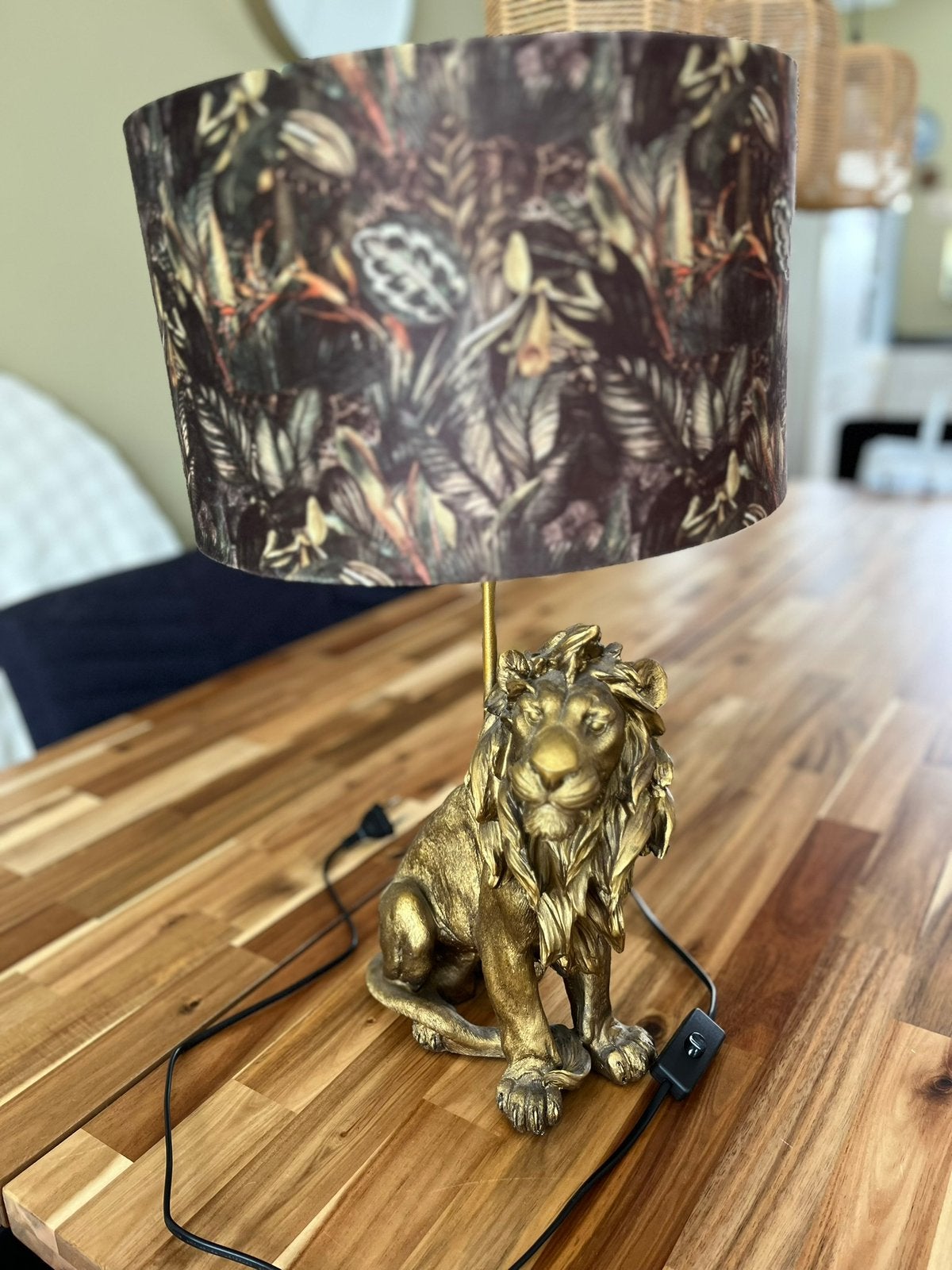 Lamp met leeuwenpoot en kap., Ophalen, Zo goed als nieuw