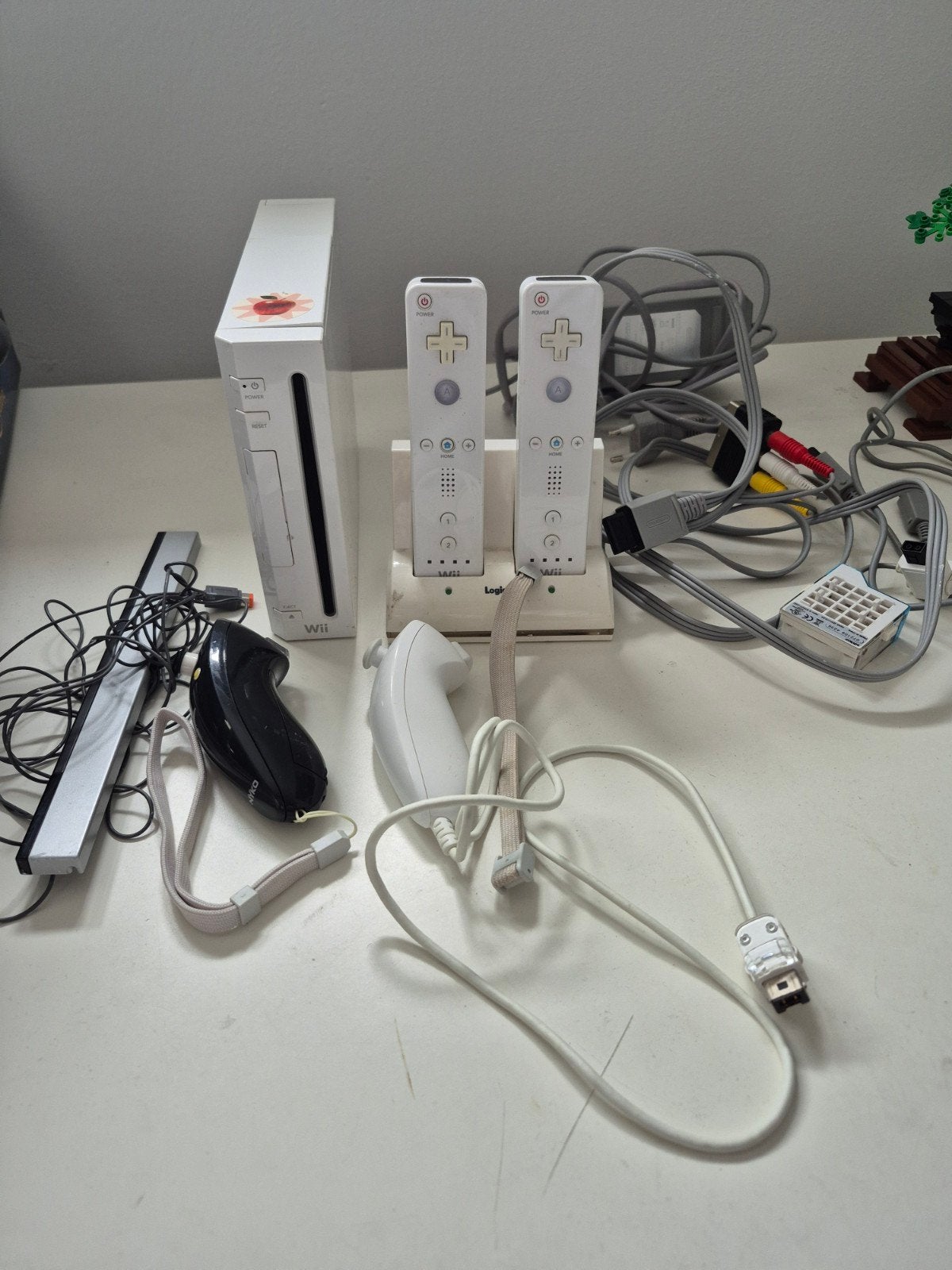 wii/ 2 controlers/ 12 games en assoswares, Ophalen, Gebruikt, Met 2 controllers, Met stuurtje