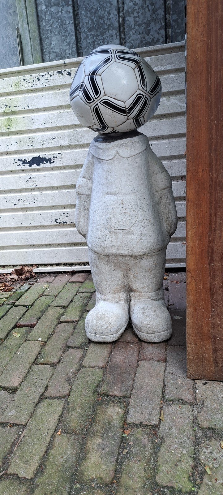 Voetbal kabouter, Tuin en Terras, Tuinbeelden, Ophalen, Zo goed als nieuw, Steen, Tuinkabouter