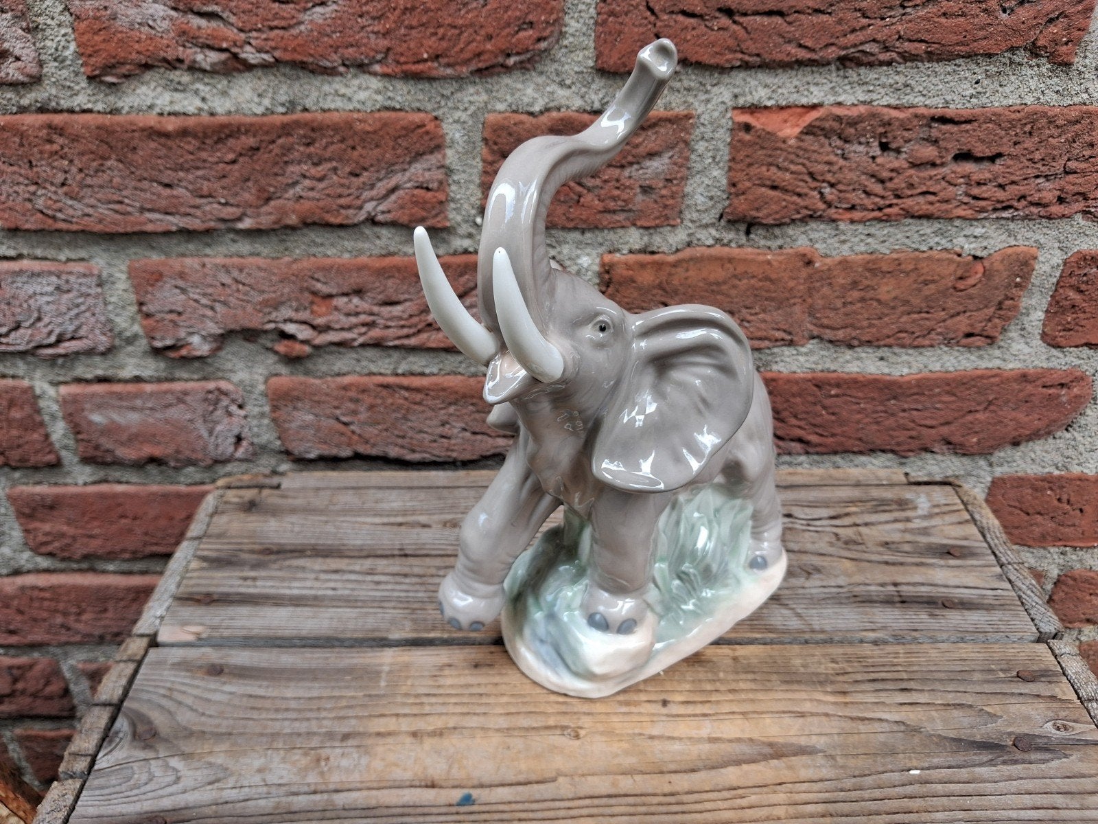 Nao by Lladro porseleinen olifant, Antiek en Kunst, Antiek | Porselein, Ophalen