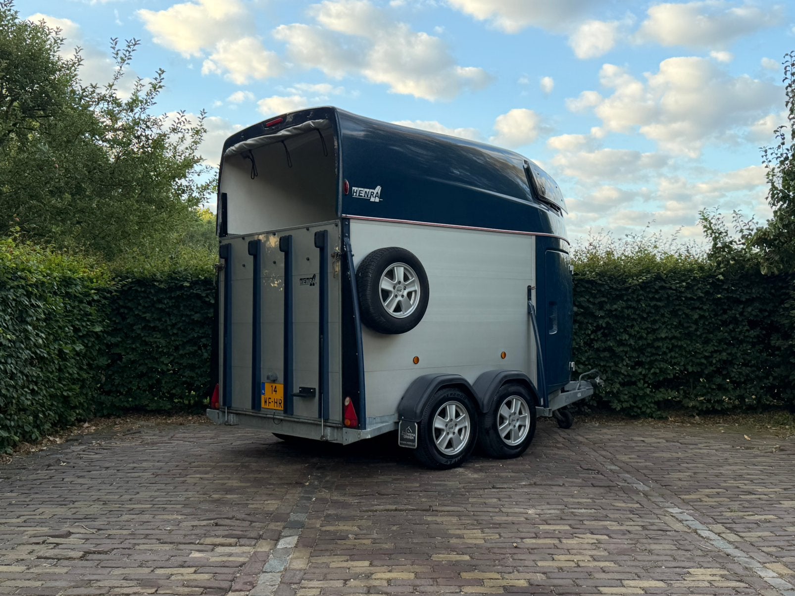Zeer nette 2 paards vol aluminium henra met zadelkamer, Ophalen, Aluminium, Zo goed als nieuw, 2-paards trailer