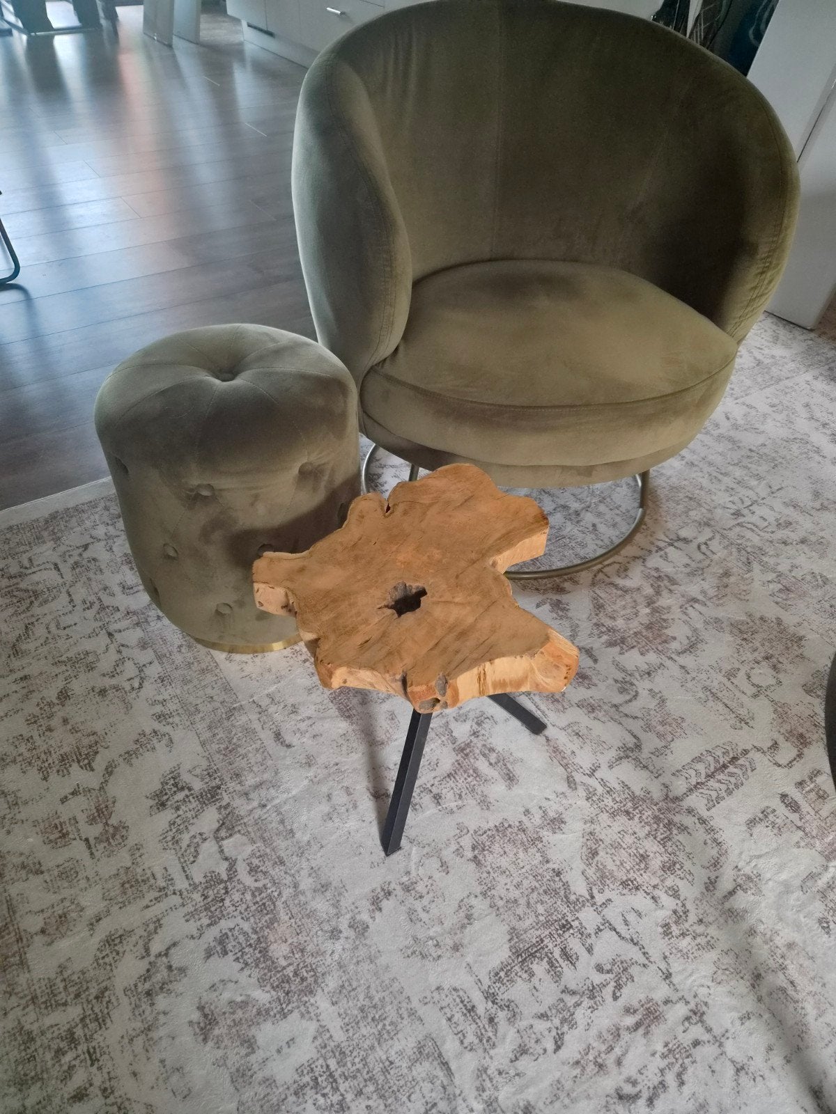 Unieke houten bijzettafel - Natuurlijke vorm, Minder dan 45 cm, Minder dan 55 cm, Gebruikt, Ophalen of Verzenden