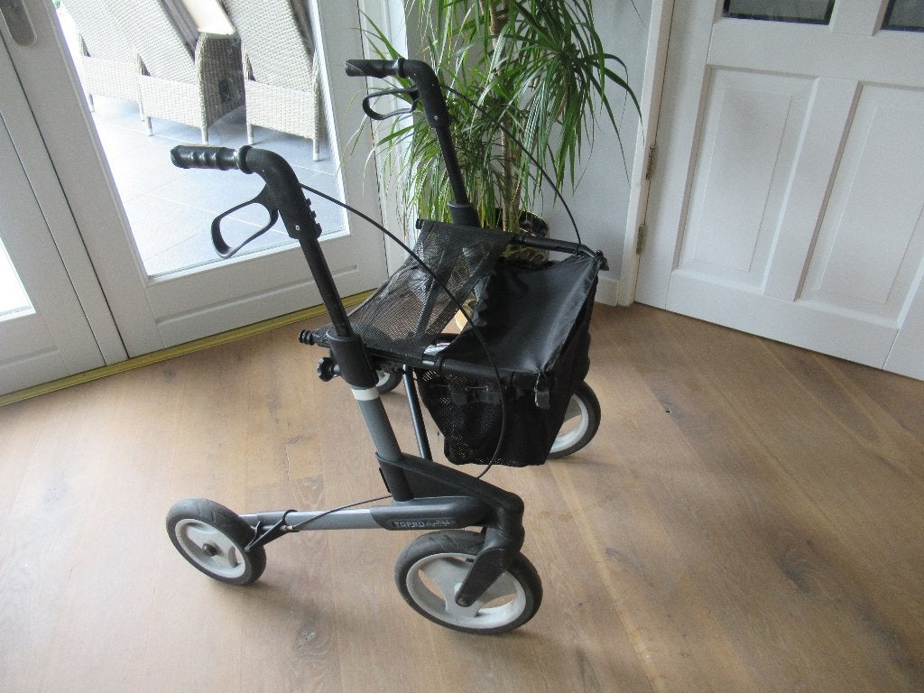 Mooie lichtgewicht rollator Topro Olympos maat M 100% goed, Diversen, Ophalen of Verzenden, Lichtgewicht, Zo goed als nieuw