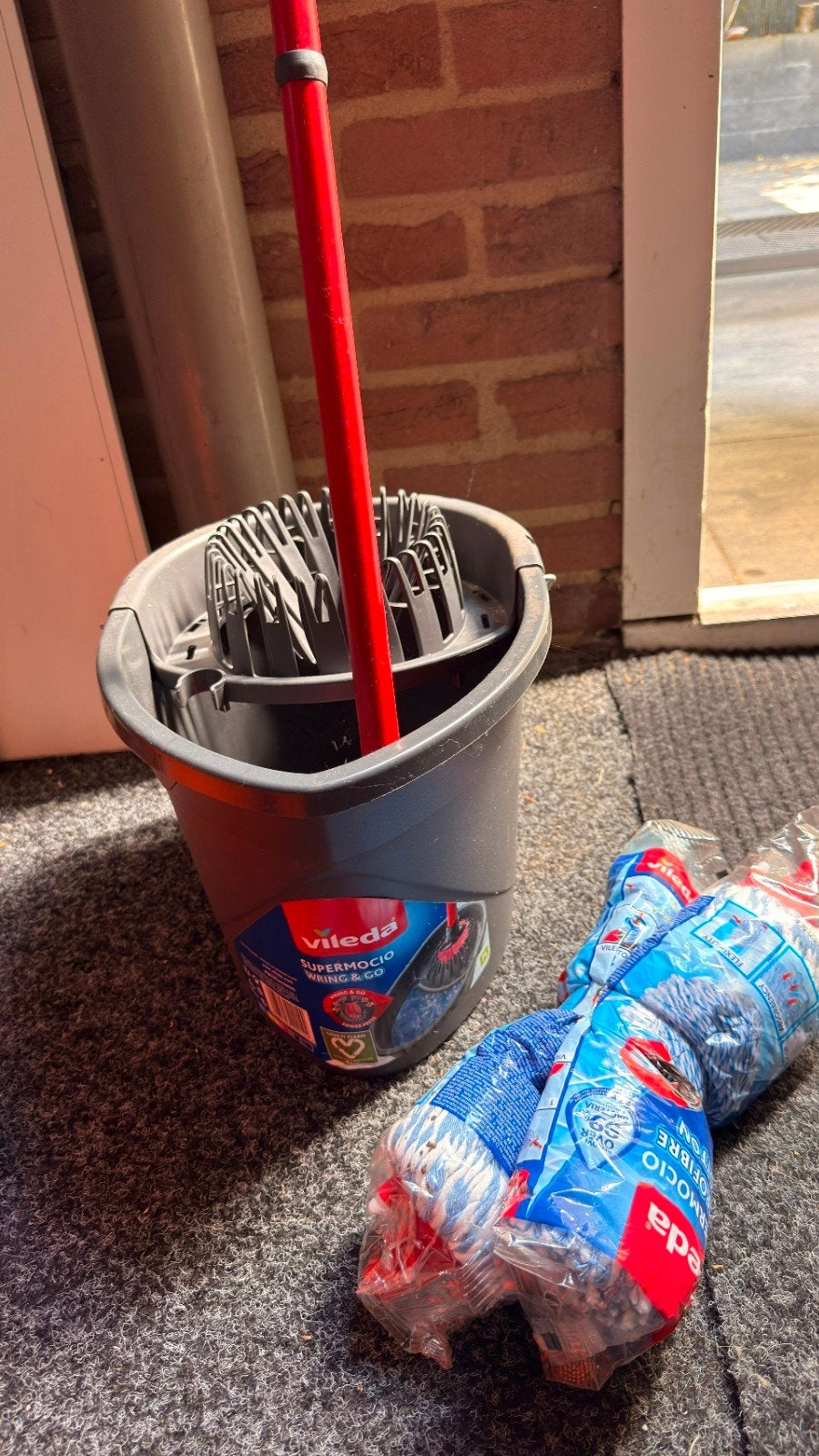 Vileda SuperMocio Wring & Go dweilsysteem met extra moppen, Huis en Inrichting, Schoonmaakartikelen, Ophalen, Dweilemmer, -bak, of -wagen