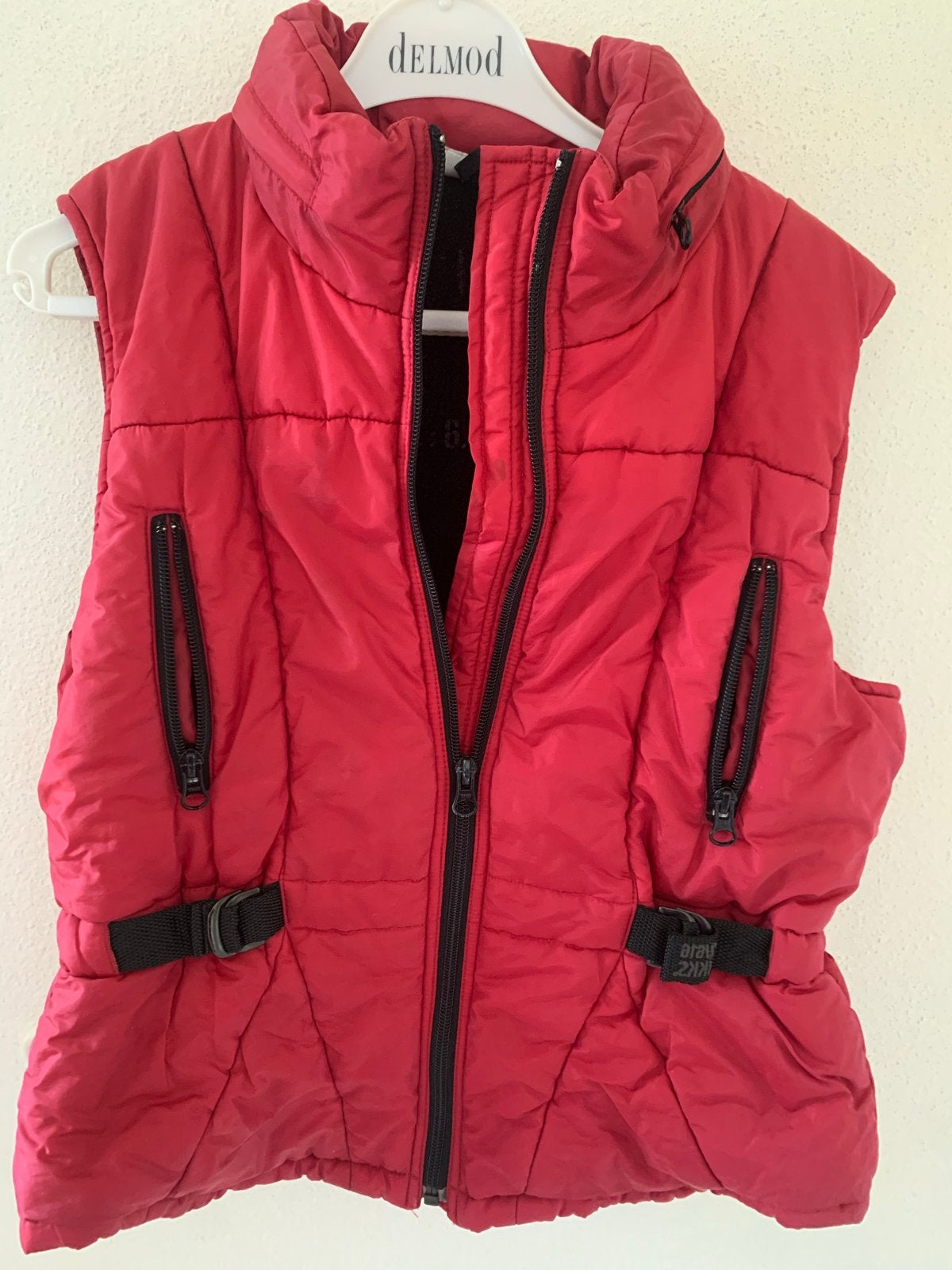IKKS rode bodywarmer maat S,veel zakken met ritsen,heel warm, Ophalen of Verzenden, Zo goed als nieuw, Maat 34 (XS) of kleiner