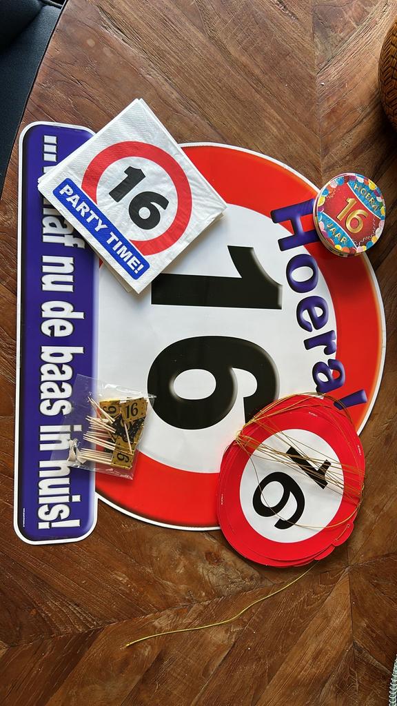 Feestpakket 16 jaar: Hoera, Party Time!, Hobby en Vrije tijd, Feestartikelen, Ophalen of Verzenden, Gebruikt, Feestartikel, Verjaardag