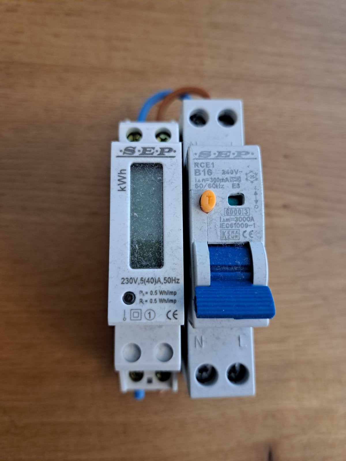 Sep aardlekautomaat met kwh meter, Hobby en Vrije tijd, Elektronica-componenten, Ophalen of Verzenden
