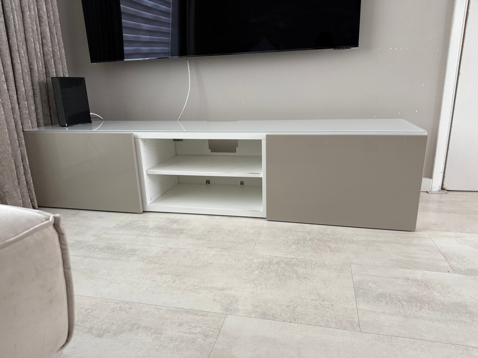 BESTA TV meubel, Ophalen, 150 tot 200 cm, Zo goed als nieuw, Minder dan 100 cm