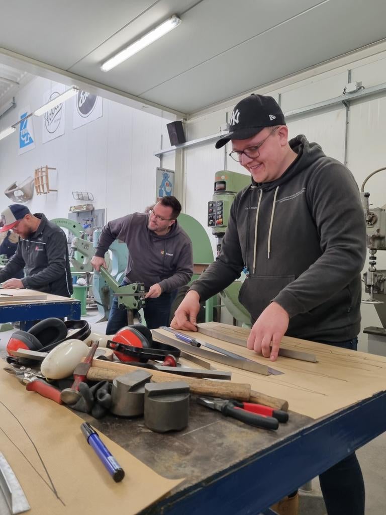 Foto 19 van Leer écht vakmanschap – traditioneel plaatwerken