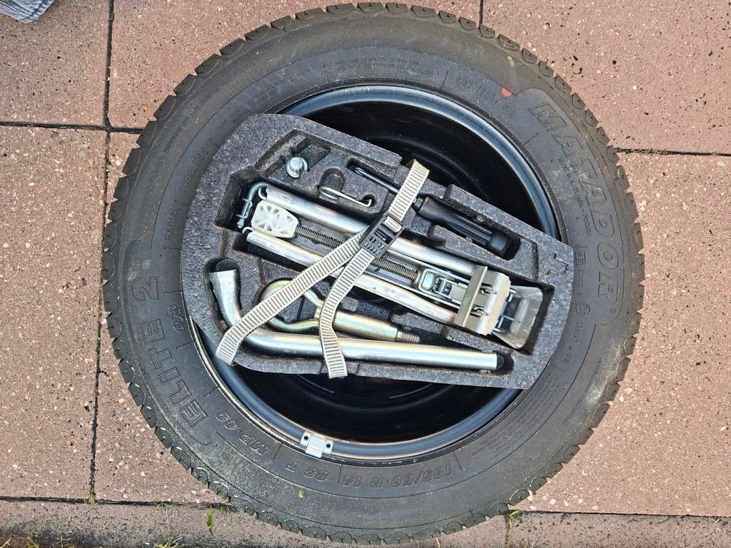 Reservewiel + krikset volkswagen polo 2009, Auto-onderdelen, Ophalen of Verzenden, Volkswagen