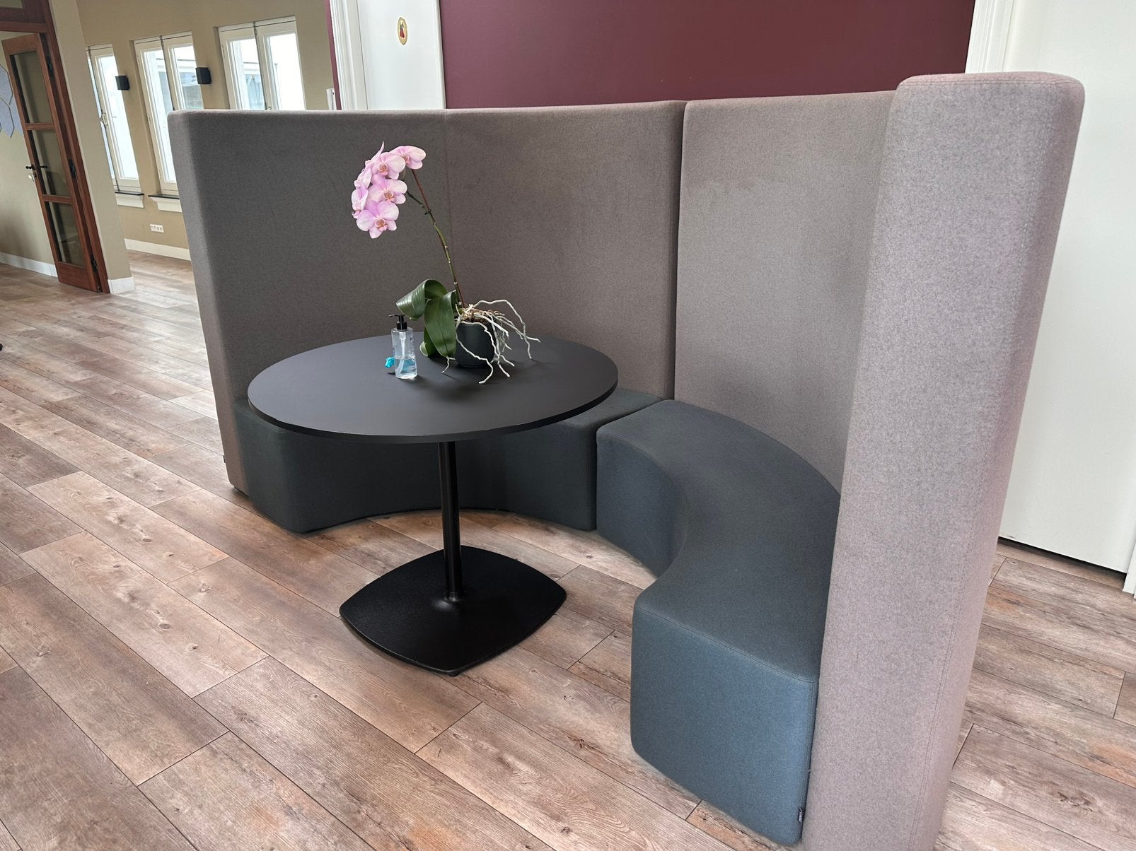 Lande Dots Curve designbank + Pedrali tafel, Aankleding binnen, Ophalen, Gebruikt, Tafel