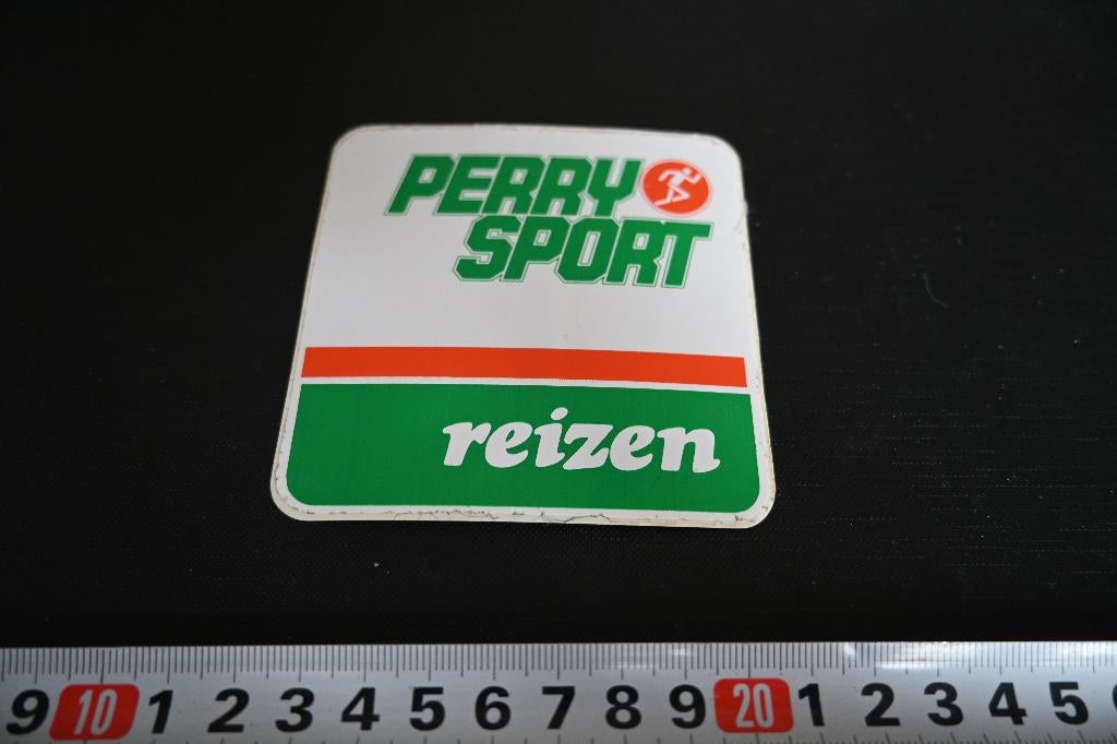 sticker PERRY SPORT reizen, Verzamelen, Stickers, Zo goed als nieuw, Ophalen