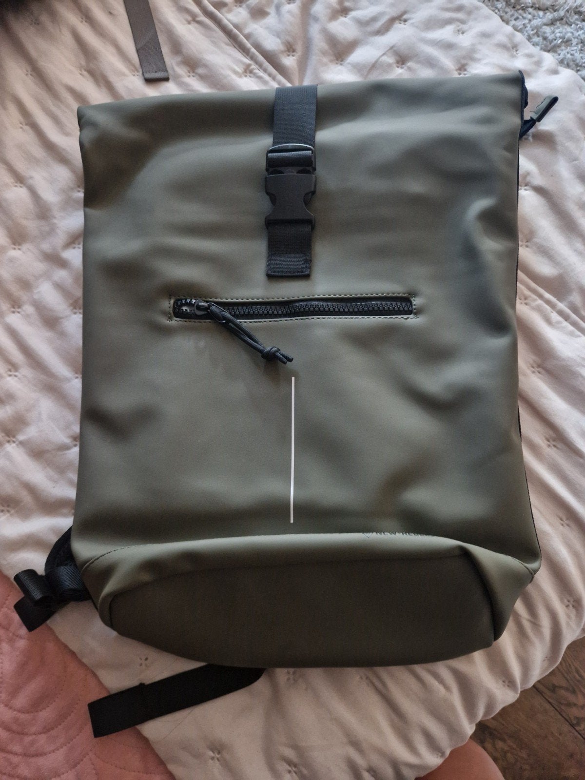 Nieuwe New Rebels rugzak - Olijfgroen, waterdicht, 25 tot 40 cm, Nieuw, Ophalen of Verzenden, Waterdicht