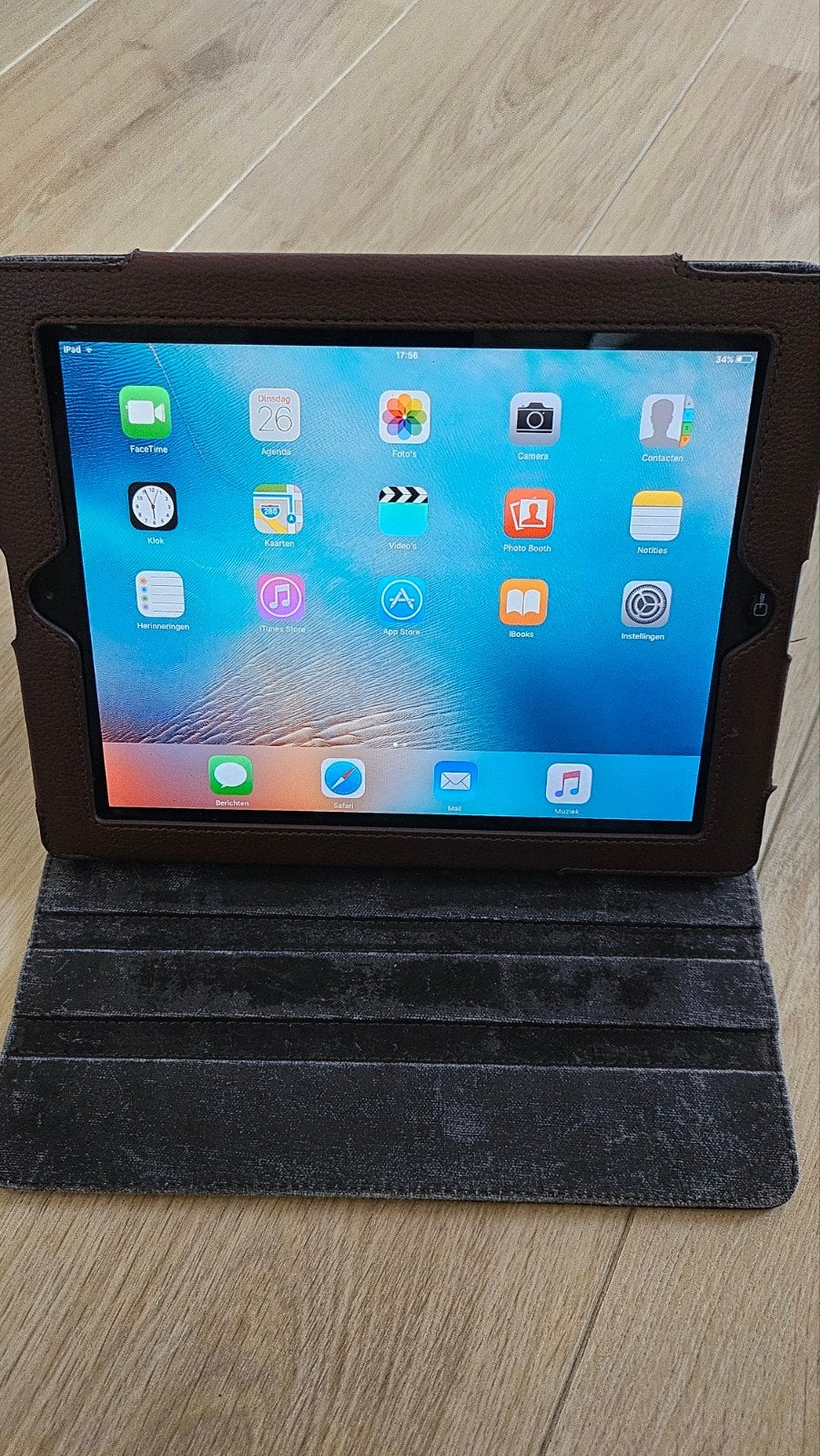 Ipad 2 WiFi 16GB met hoes en oplaadkabel, Computers en Software, Apple iPads, 10 inch, Gebruikt, Apple iPad, Zwart