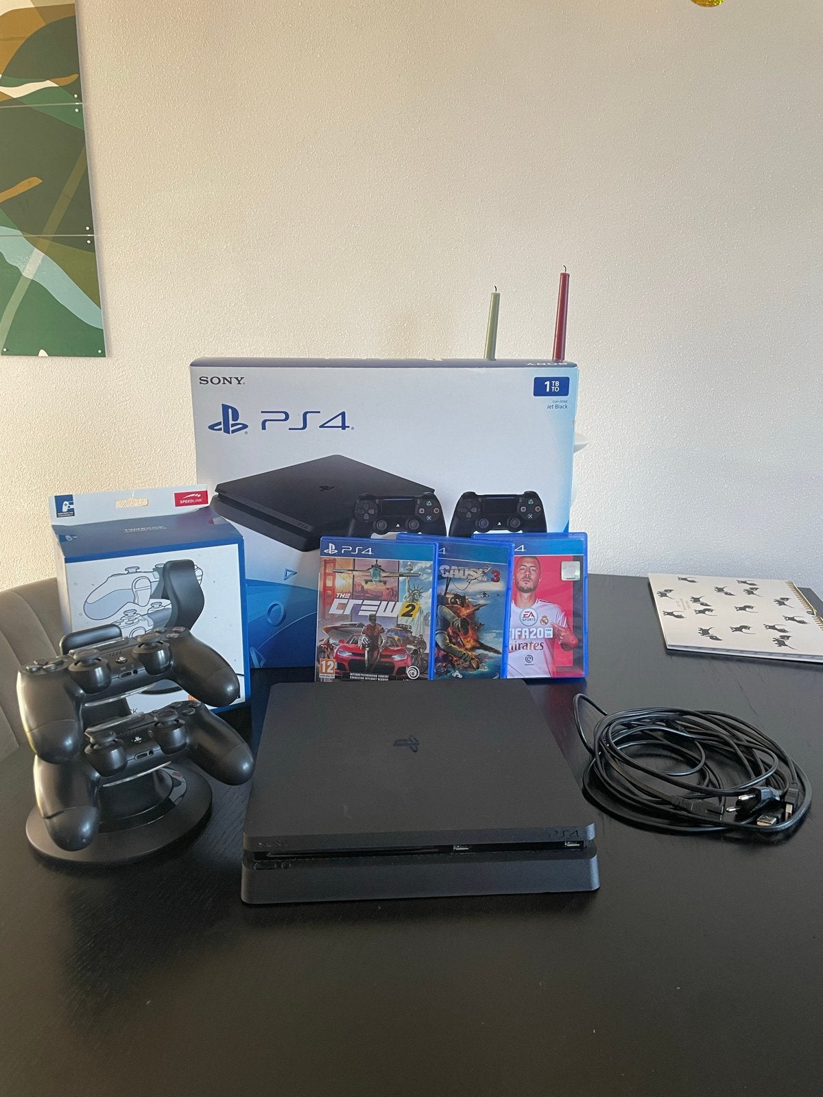 PS4 Slim 1TB met 2 controllers, laadstation en 3 games, Spelcomputers en Games, Spelcomputers | Sony PlayStation 4, Ophalen, Met games