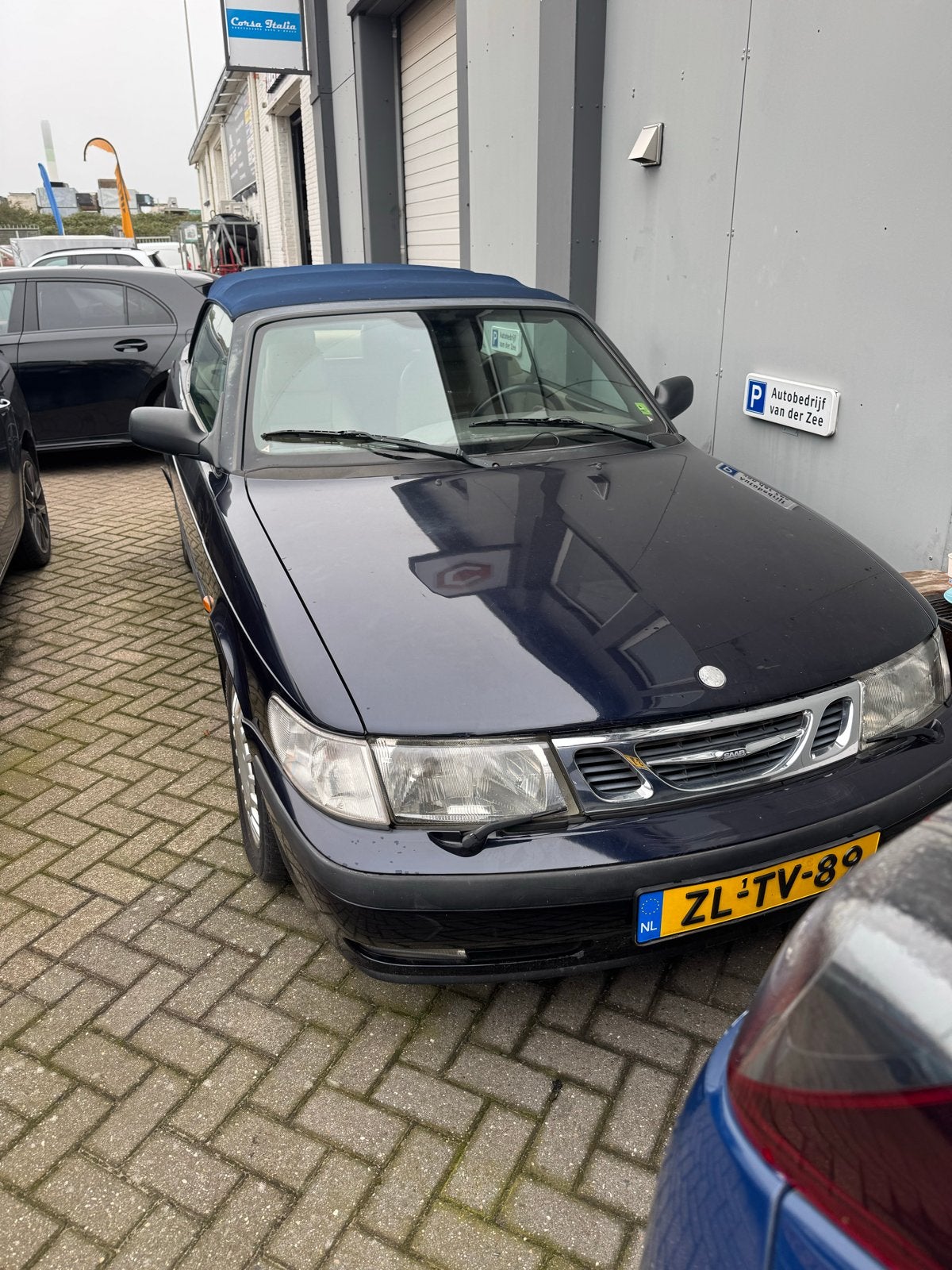 Saab 9-3 2.0 T Cabrio AUT 1999 Blauw, Auto's, Beige, 4 cilinders, Blauw, 1600 kg