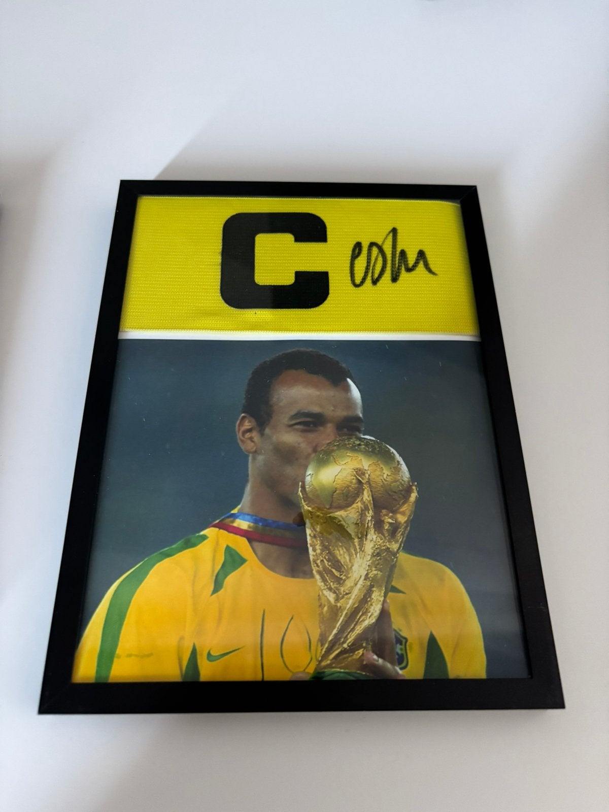 Aanvoerdersband gesigneerd door Cafú, Verzamelen, Sportartikelen en Voetbal, Ophalen of Verzenden, Nieuw, Buitenlandse clubs, Shirt