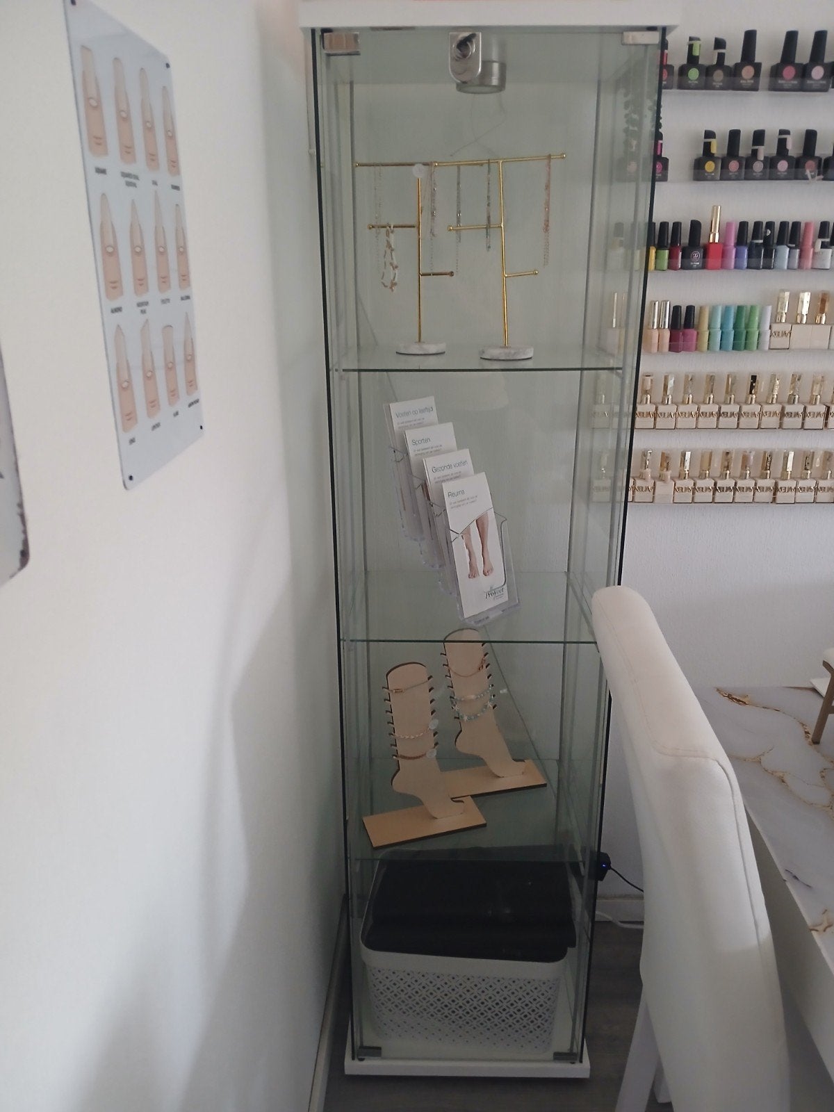 Pedicure apparatuur en meubilair - Zo goed als nieuw, Ophalen of Verzenden