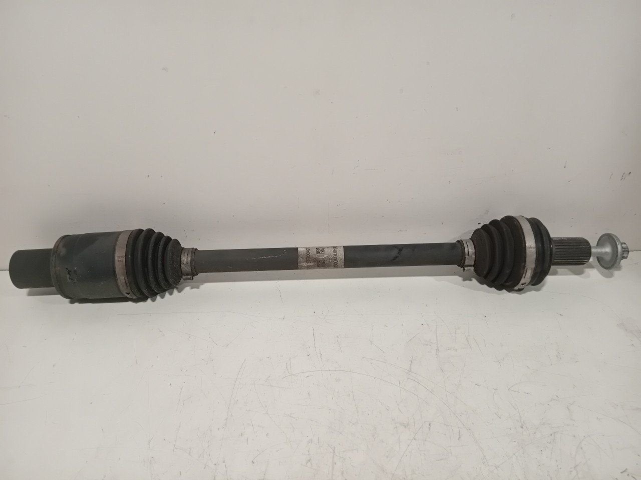 Aandrijfas links achter Mercedes-Benz EQ-Klasse, Onderdelen@venauto.nl, Van der Ven Autorecycling B.V., Gebruikt, Ettenseweg 76, 4706 PB Roosendaal, The Netherlands