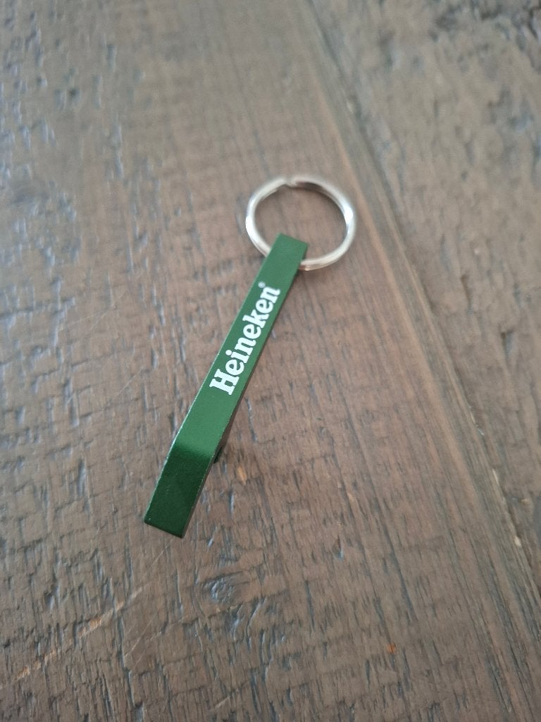 Heineken - flesopener sleutelhanger - groen metaal, Verzamelen, Ophalen of Verzenden, Zo goed als nieuw, Merk