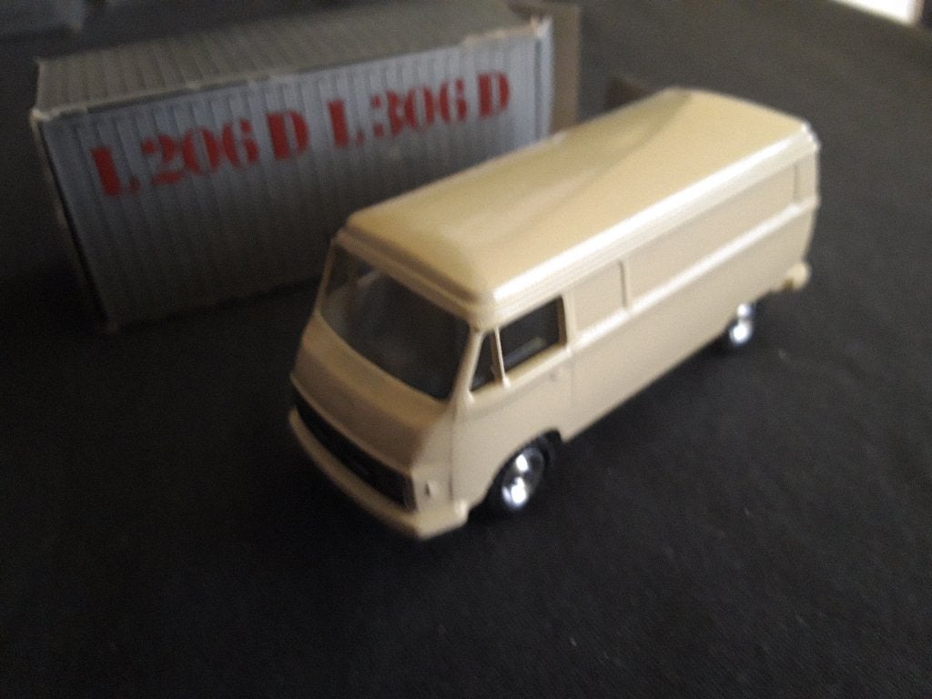 Mercedes-Benz L206 L307 bestelwagen beige 1:50 Cursor, Ophalen of Verzenden, Zo goed als nieuw, Bus of Vrachtwagen, Conrad
