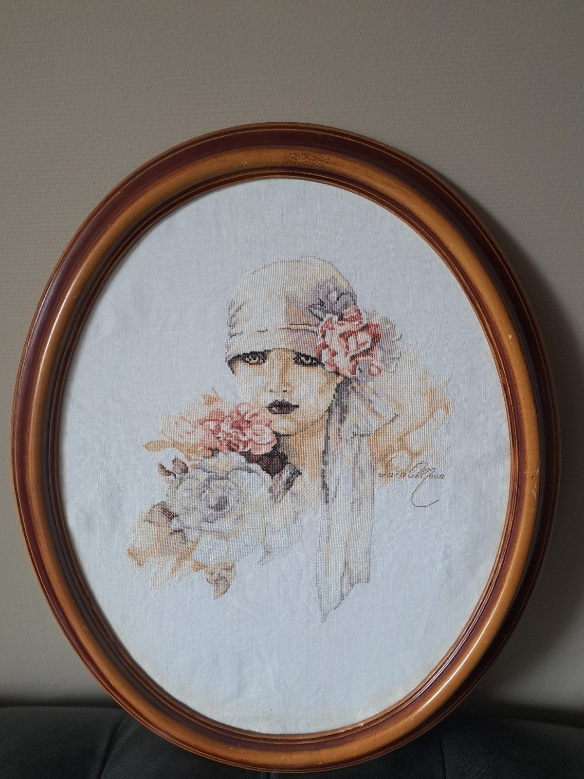 Vintage Sarah Moon Borduurwerk in Ovalen Lijst - 49x59 cm, Ophalen of Verzenden
