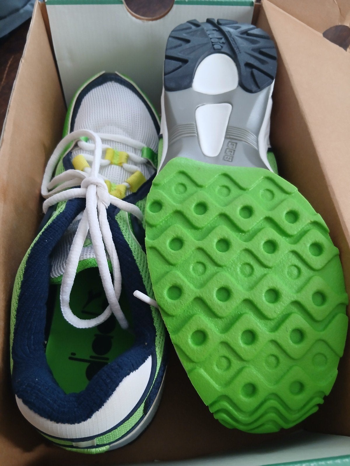 Diadora Sportschoenen - Nieuw in doos, Ophalen of Verzenden, Nieuw, Diadora, Sportschoenen