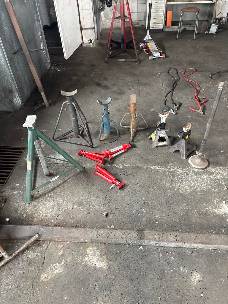 Diverse krikken en assteunen voor voertuigonderhoud, Ophalen of Verzenden, Gebruikt, Manueel, Garagekrik