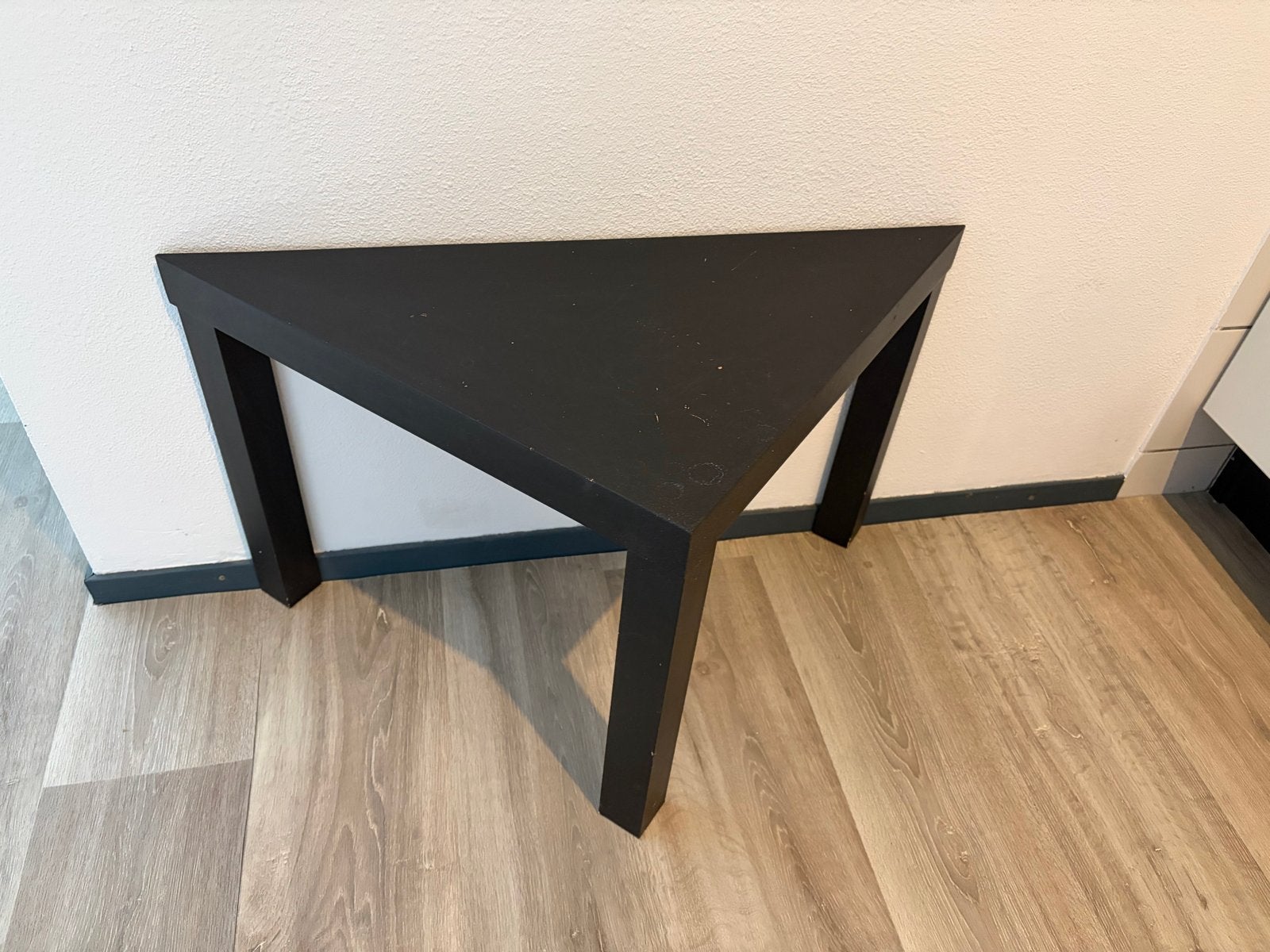 IKEA LACK Driehoek Bijzettafel Zwart - Vintage Design, Ophalen, Minder dan 45 cm, Minder dan 55 cm, Gebruikt