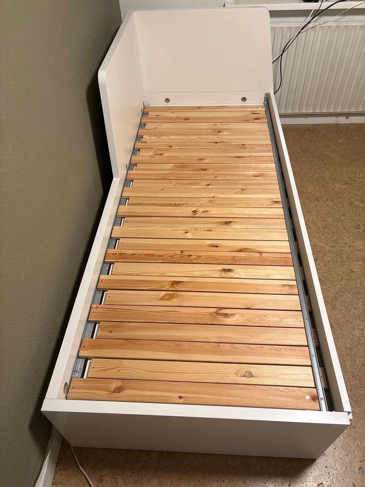 IKEA FLEKKE bedbank 80x200 wit – 2 lades – uitschuifbaar, Huis en Inrichting, Ophalen, Verstelbaar, Tweepersoons, Zo goed als nieuw