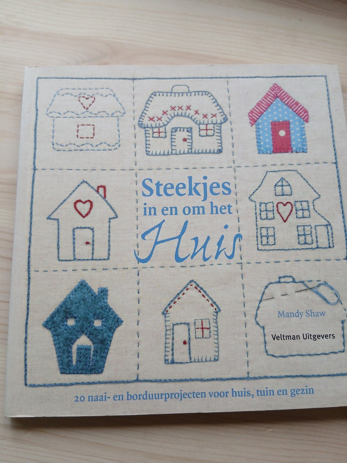 Steekjes in en om het Huis - Naai- en Borduurprojecten, Mandy Shaw, Ophalen of Verzenden, Zo goed als nieuw, Borduren en Naaien